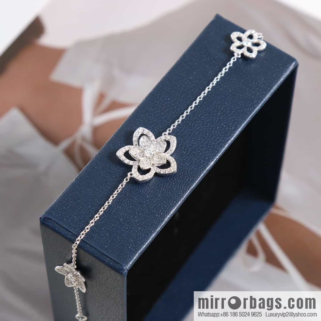 GRAFF Graff Triple Flower Bracelet