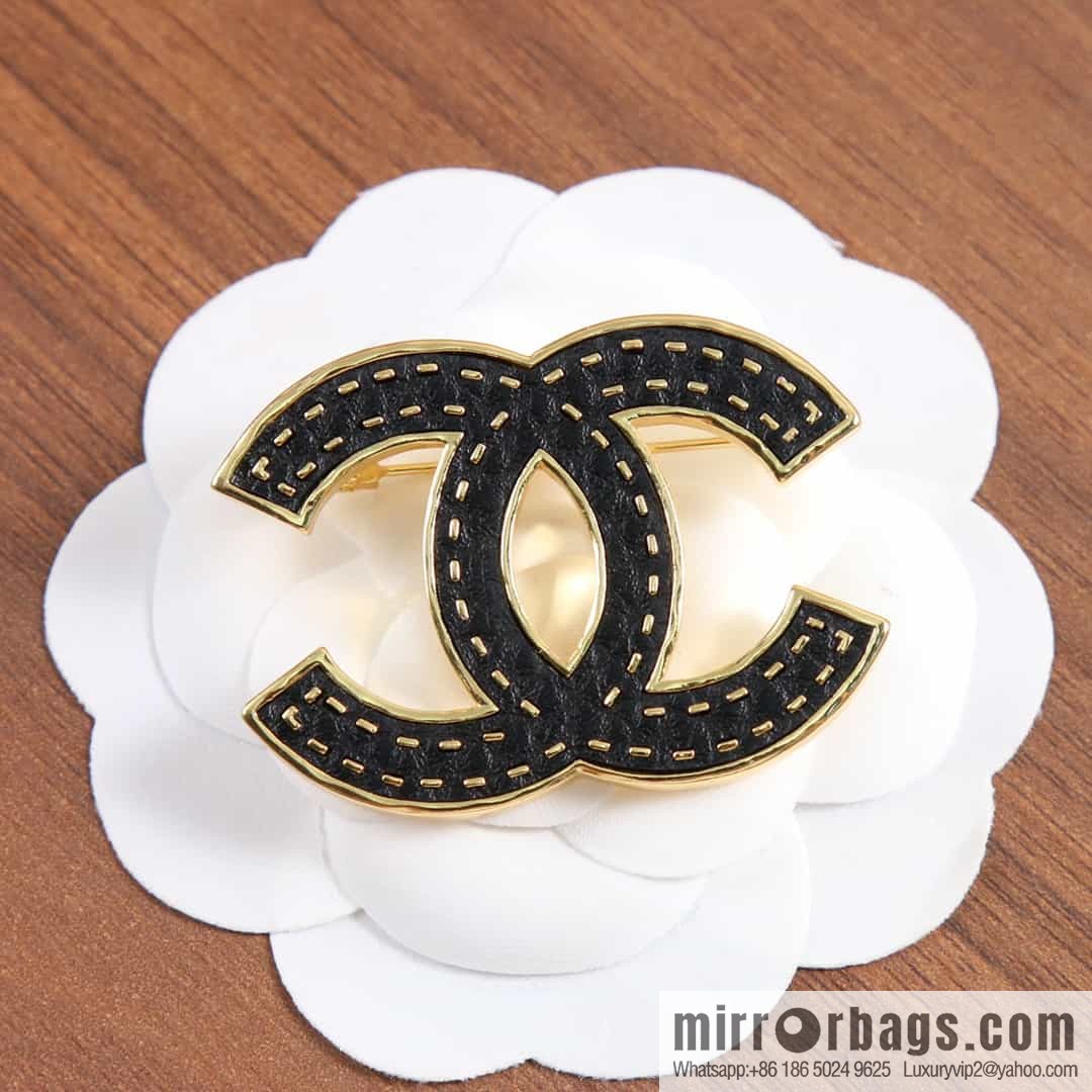 New ☑️ Chanel Double C Black Leather Brooch