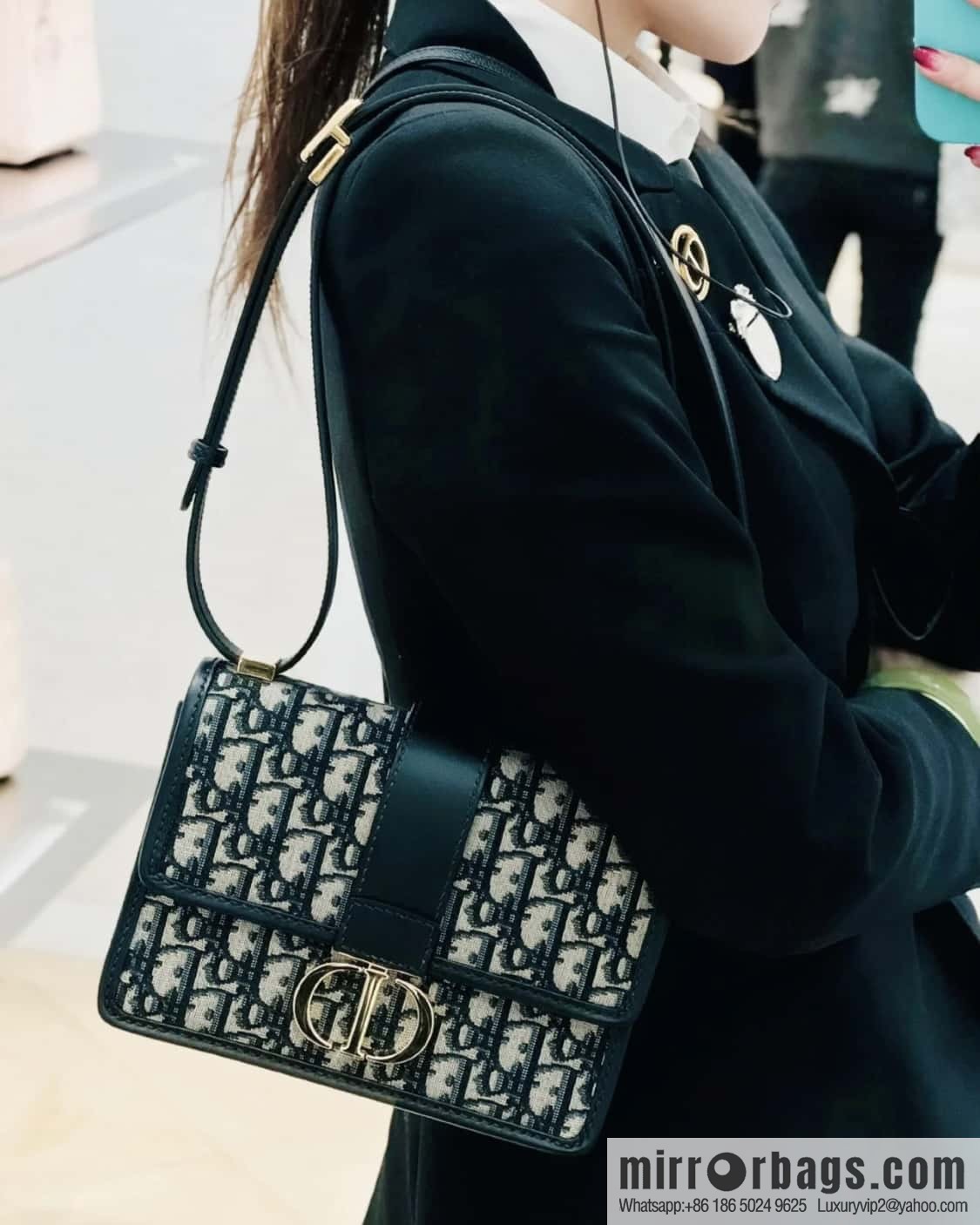 Small 30 MONTAIGNE handbag M9234UTZQ_M928