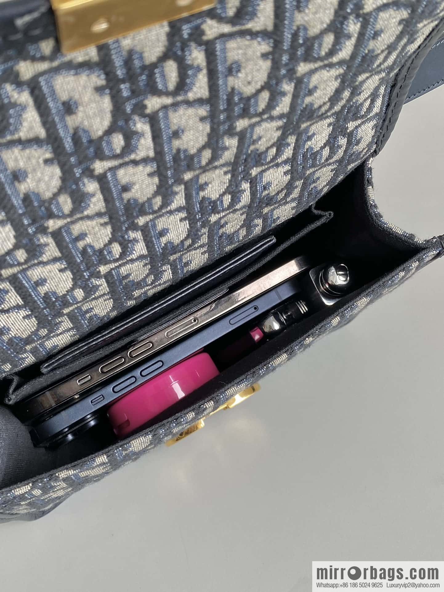 Small 30 MONTAIGNE handbag M9234UTZQ_M928