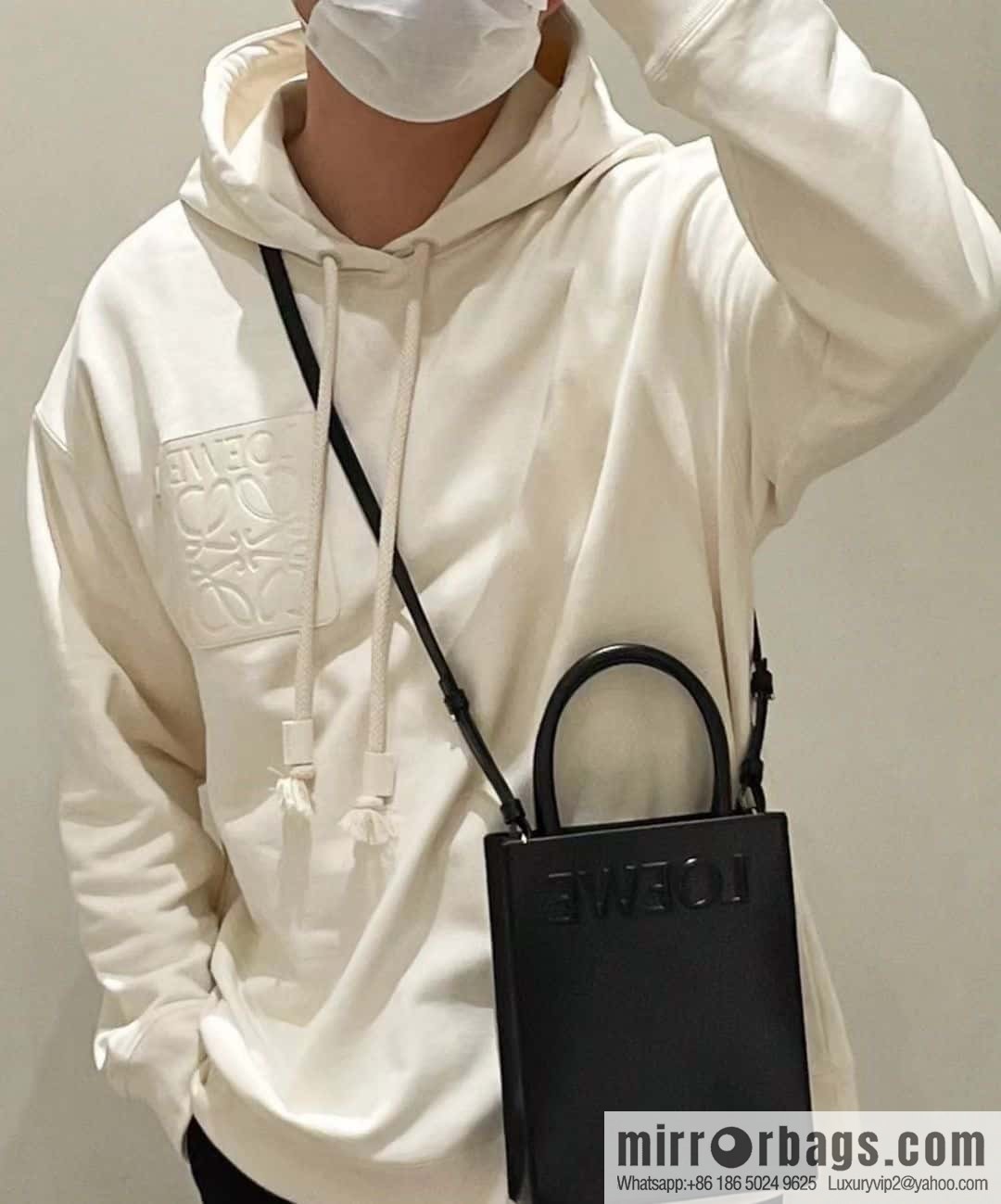 LOEWE latest show A5 tote bag 0691 black