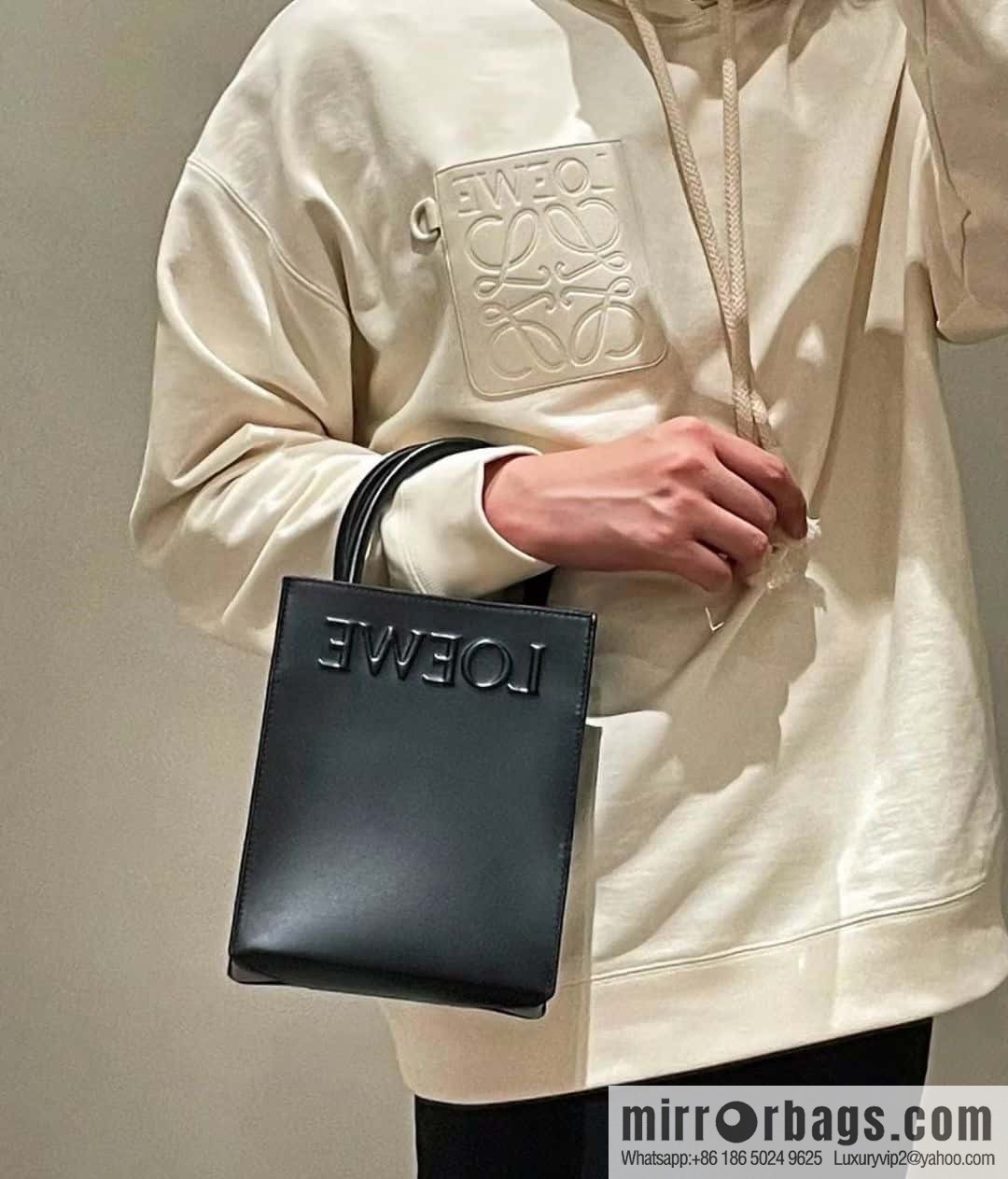 LOEWE latest show A5 tote bag 0691 black