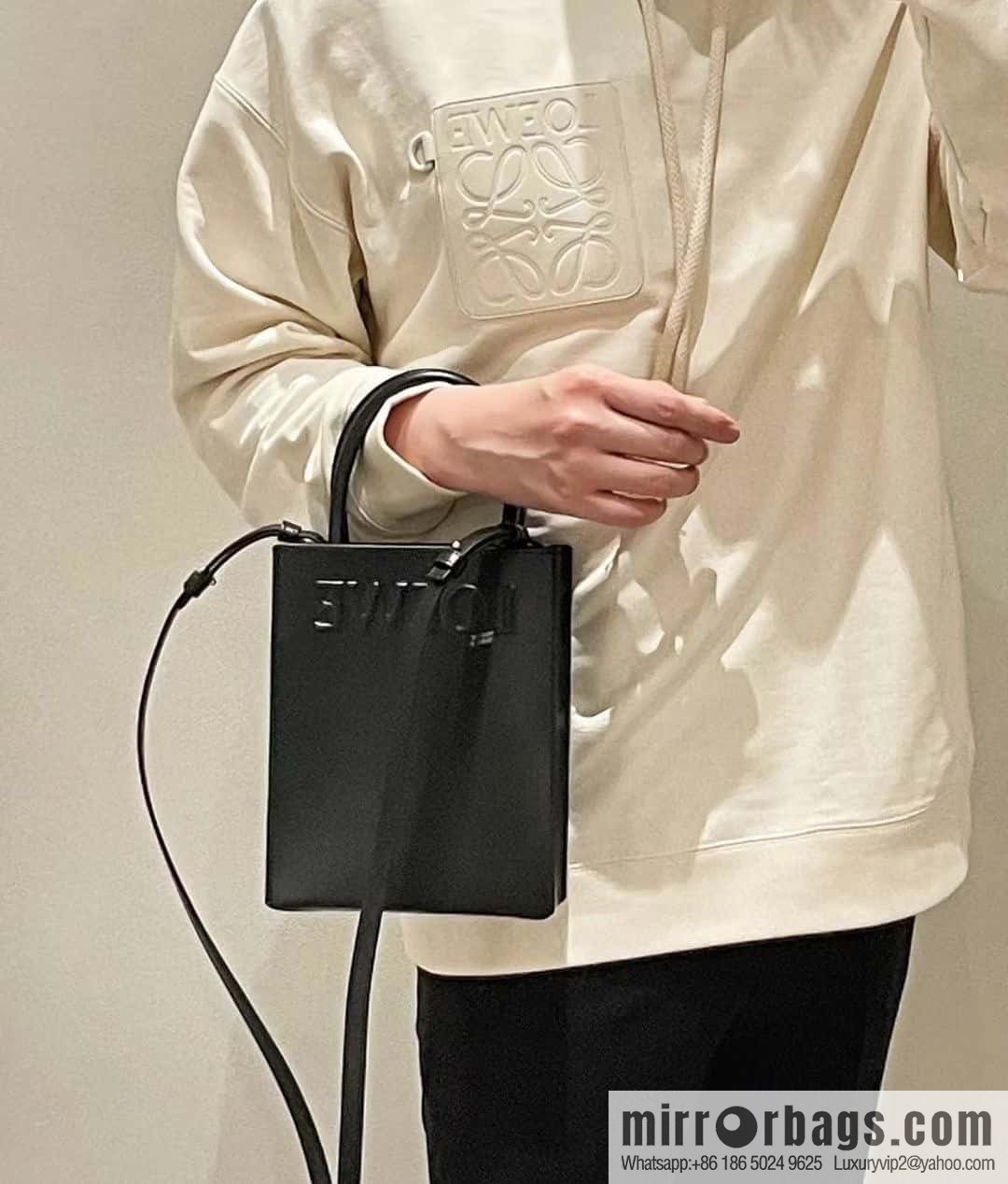 LOEWE latest show A5 tote bag 0691 black