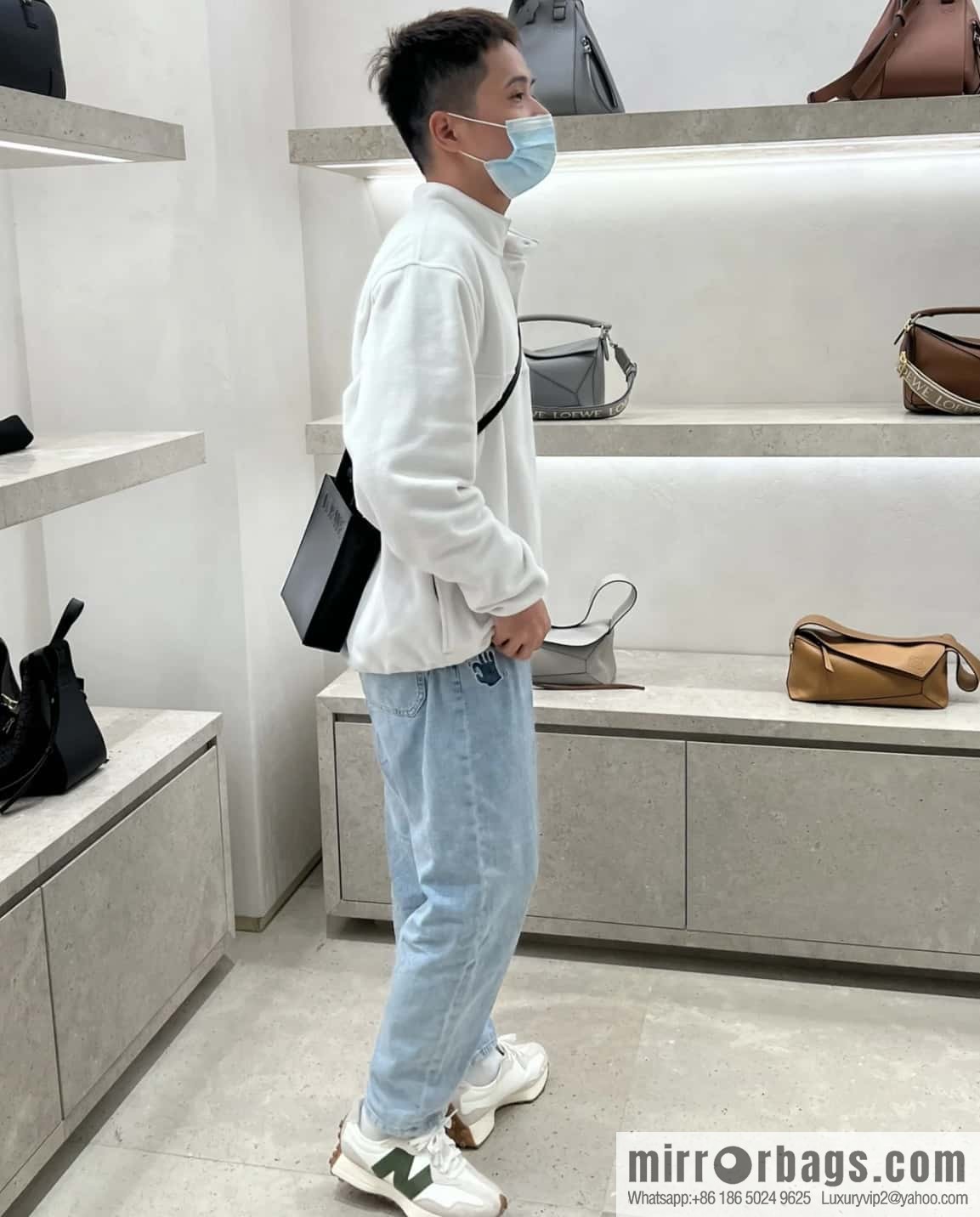 LOEWE latest show A5 tote bag 0691 black