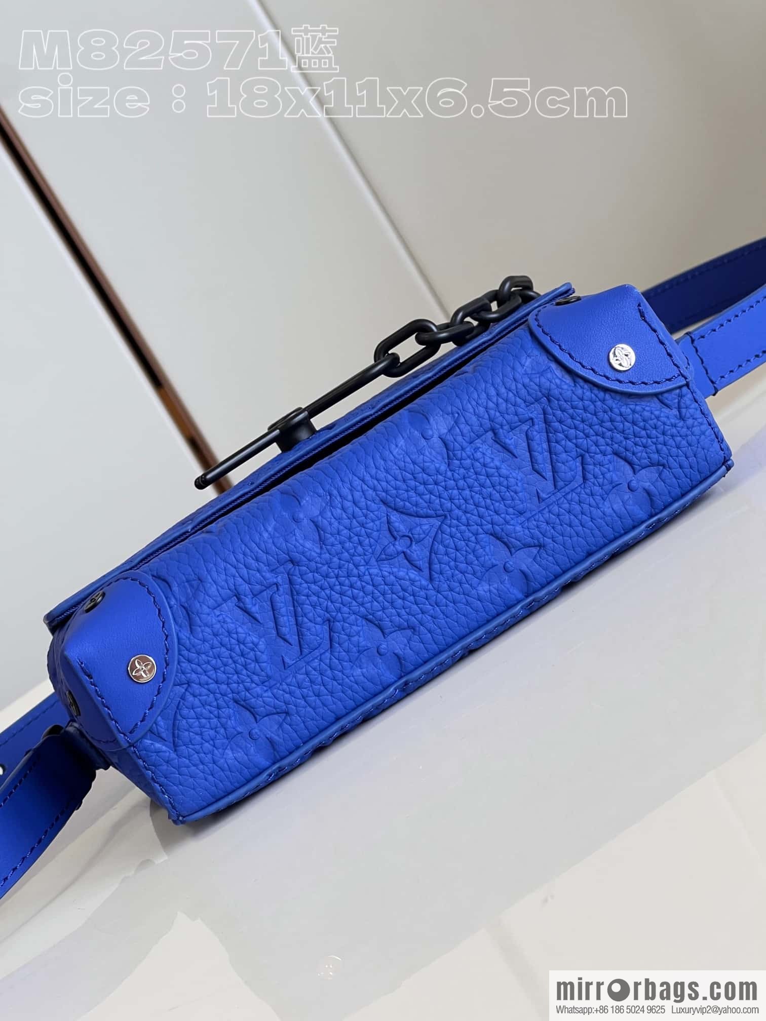 LV M82571 Steamer Wearable Wallet