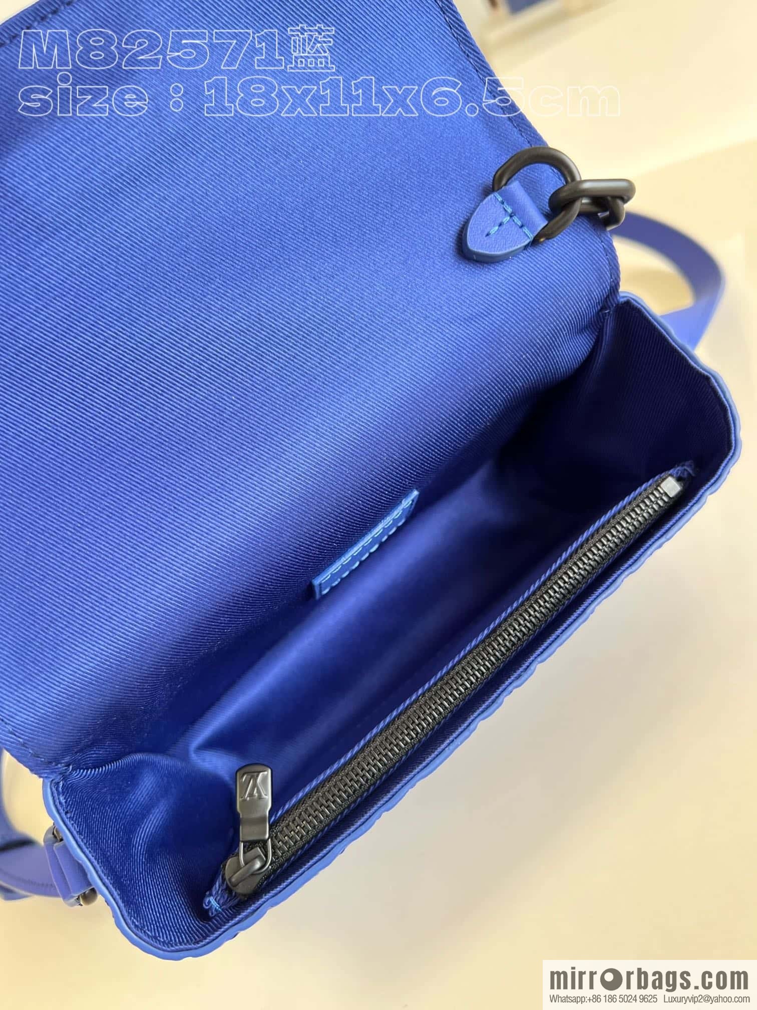 LV M82571 Steamer Wearable Wallet