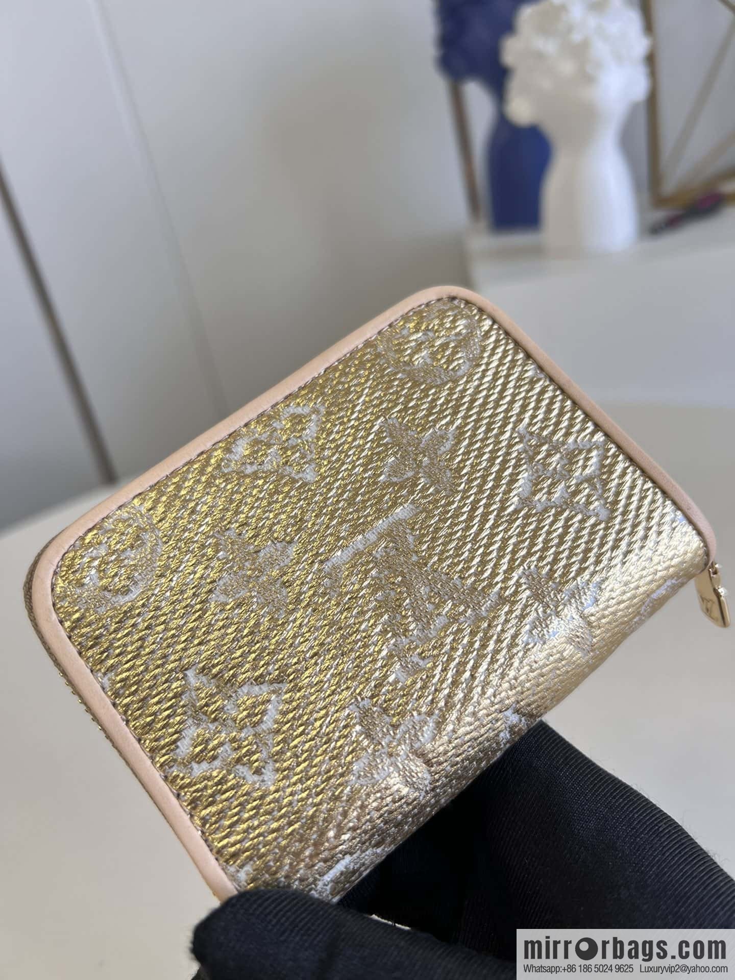 LV M82483 Zippy Coin Purse