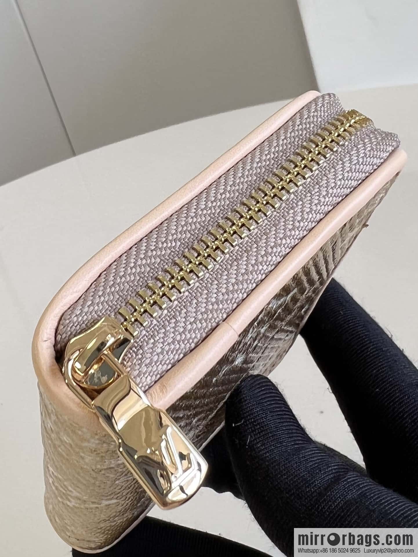 LV M82483 Zippy Coin Purse