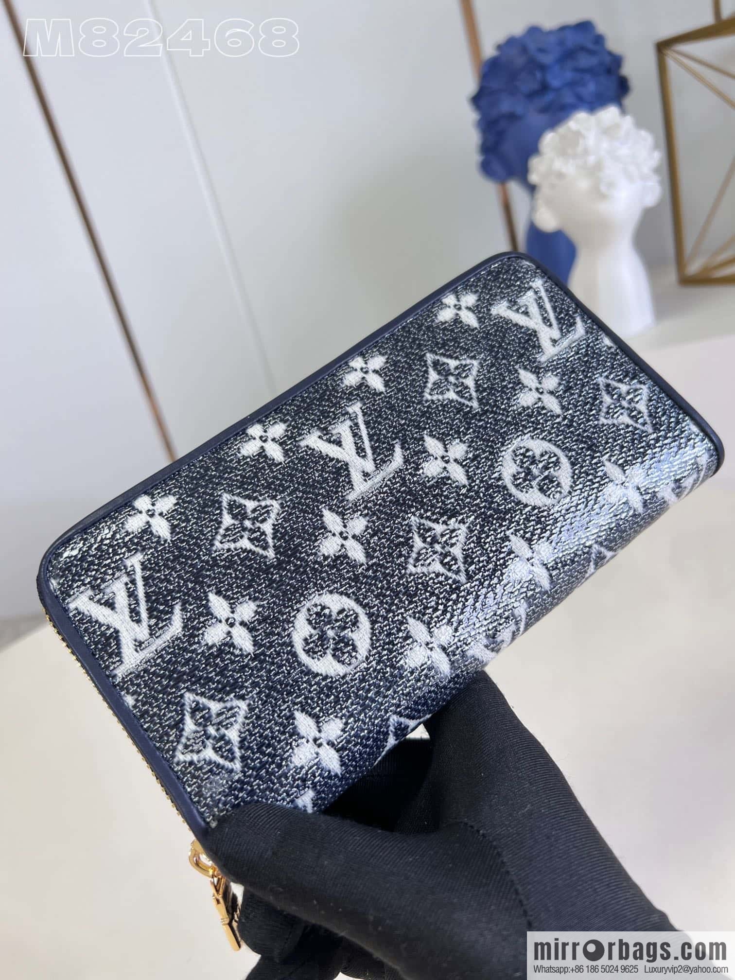 LV M82468 Zippy Wallet