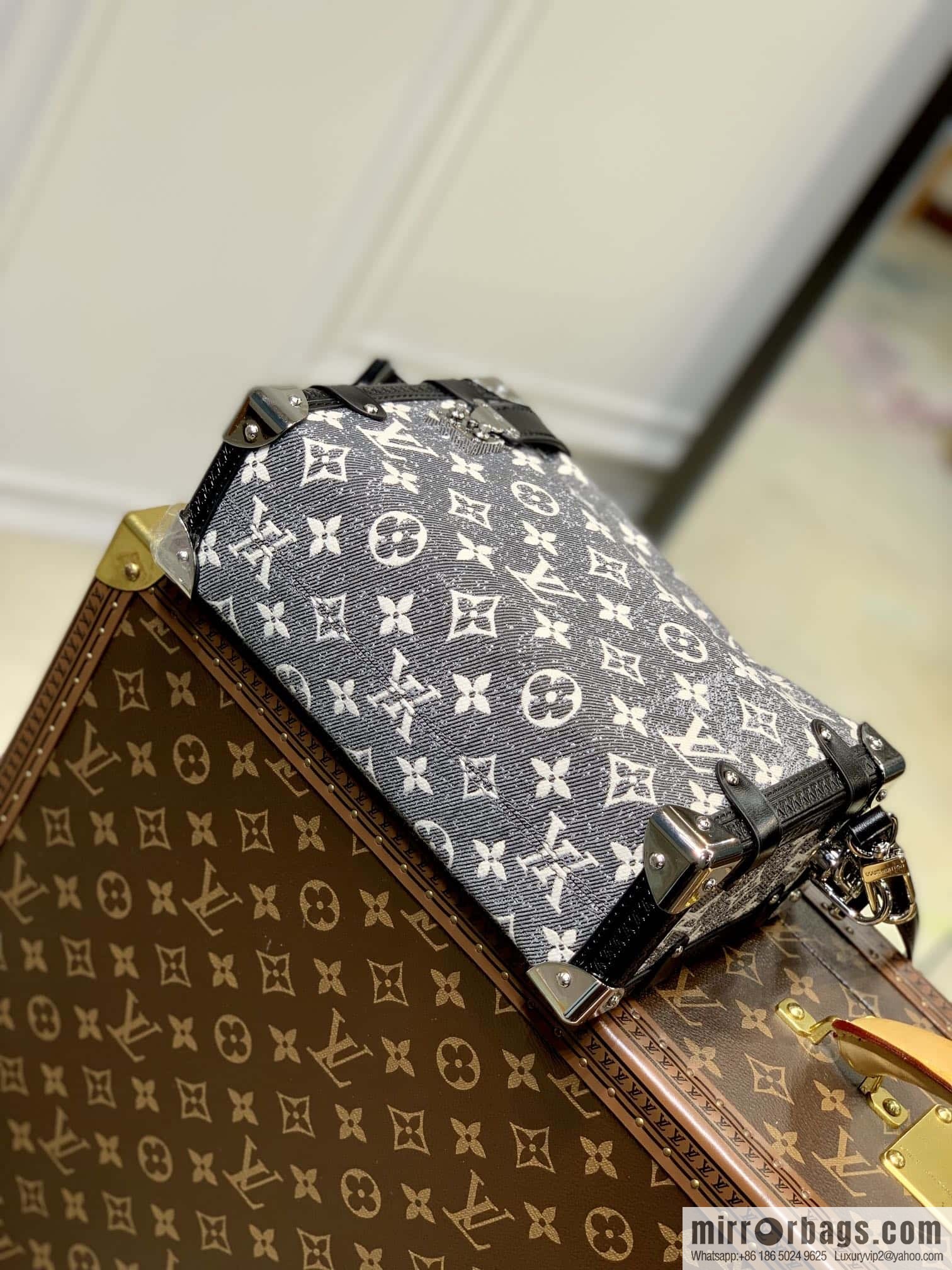 LV M21460 Side Trunk Bag