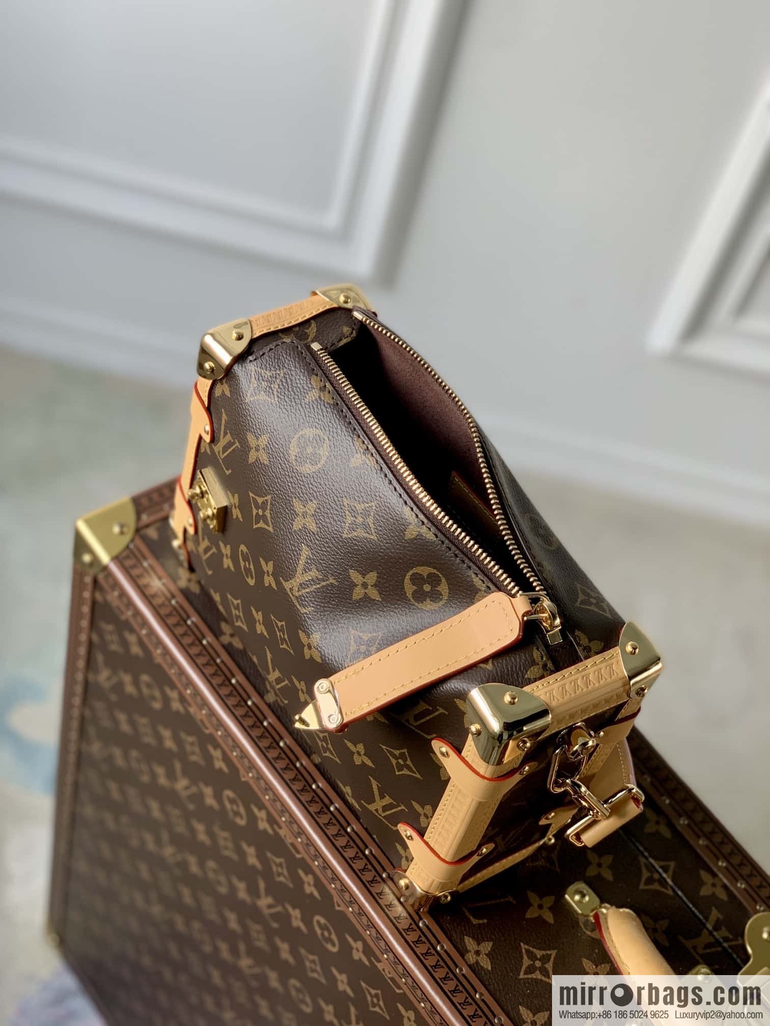 LV M46358 Side Trunk