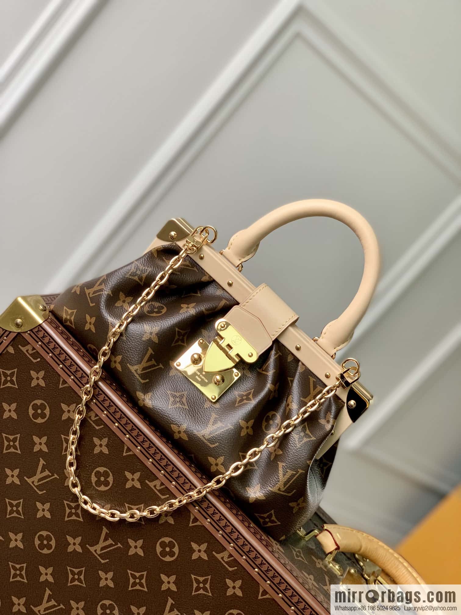 LV M46544 Monogram Clutch