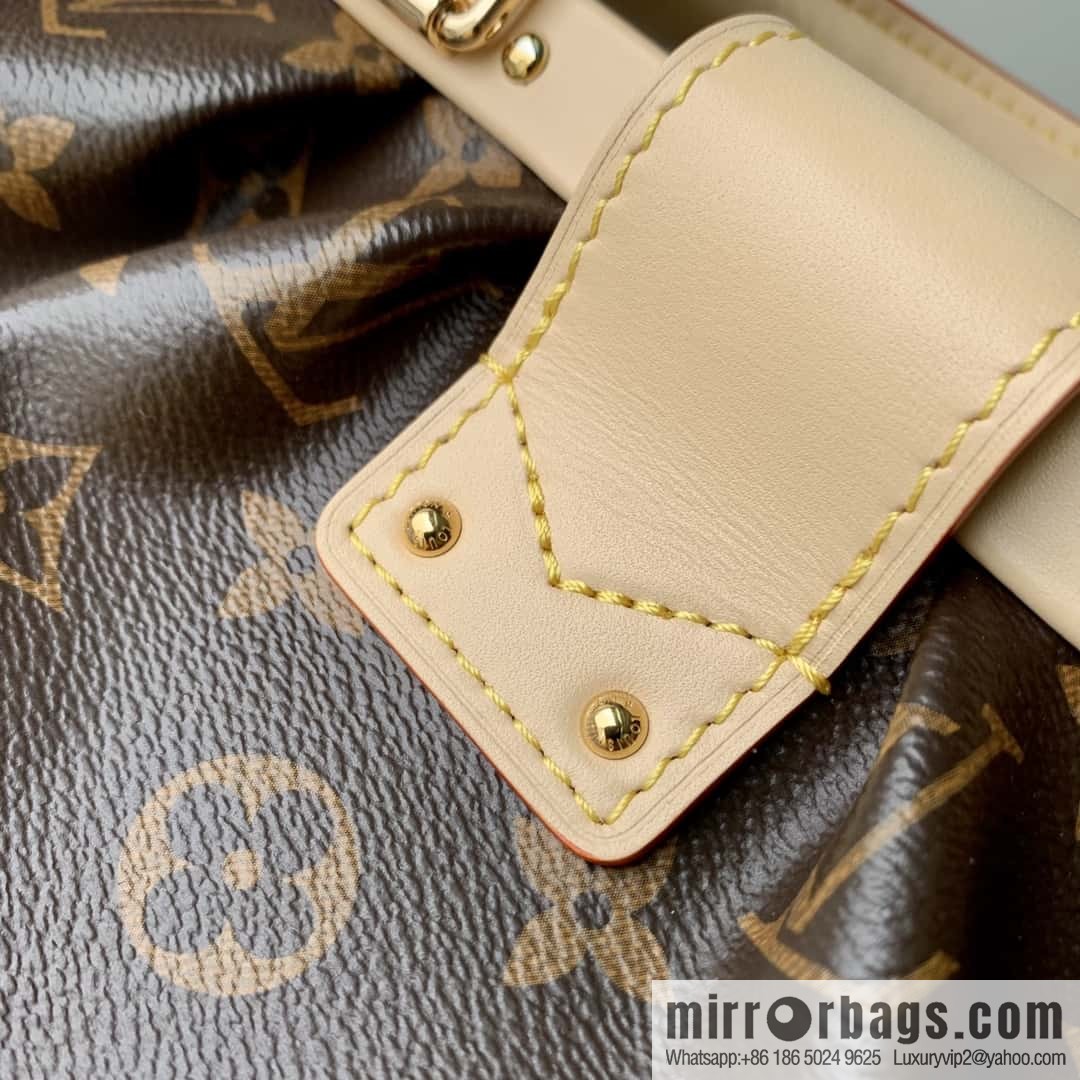 LV M46544 Monogram Clutch