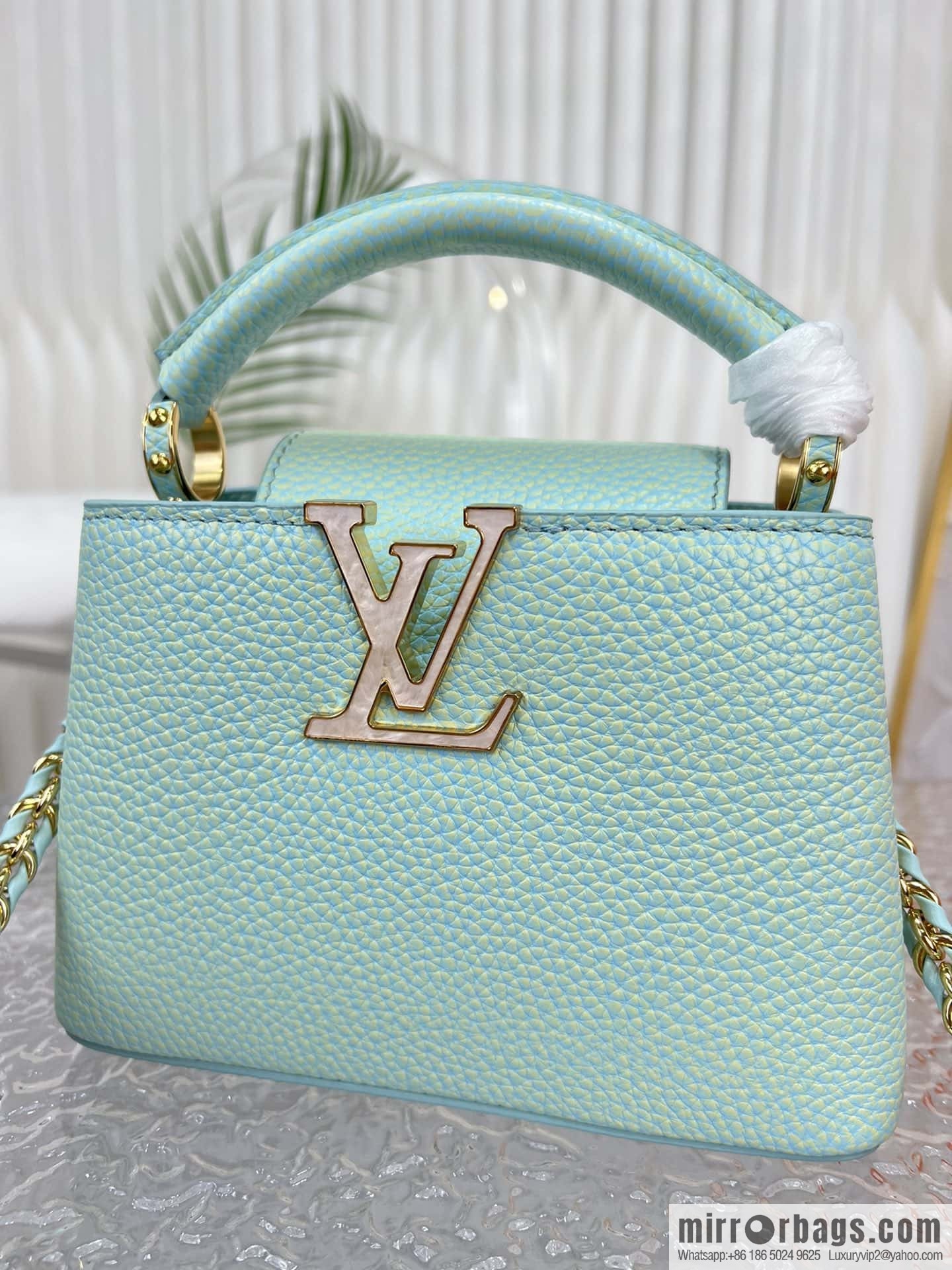 LV M59850 CAPUCINES MINI