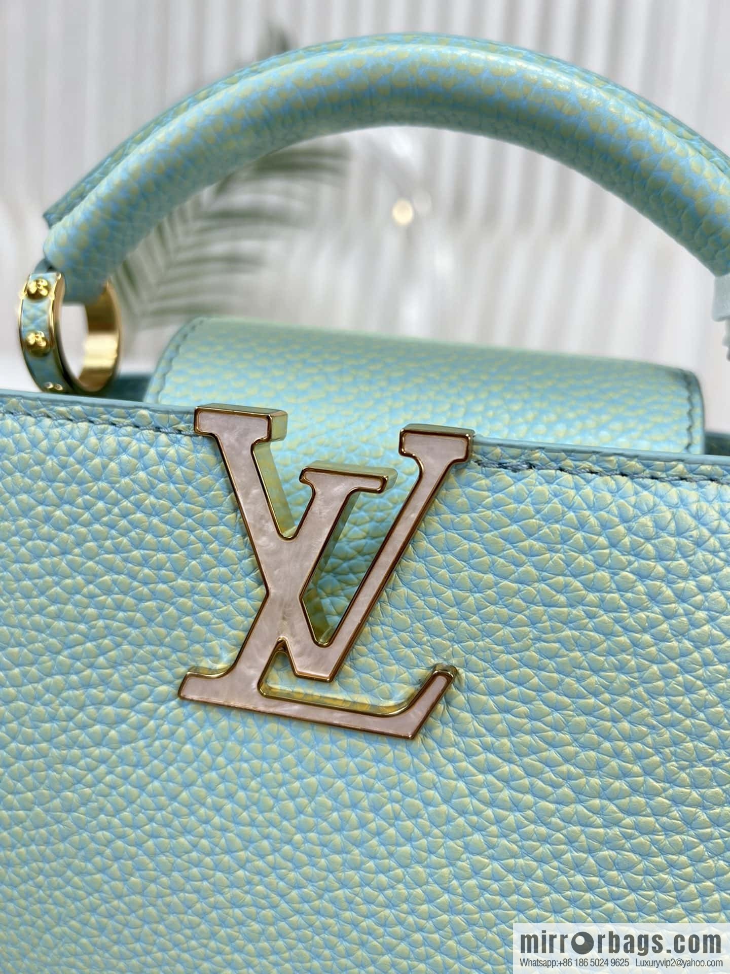 LV M59850 CAPUCINES MINI