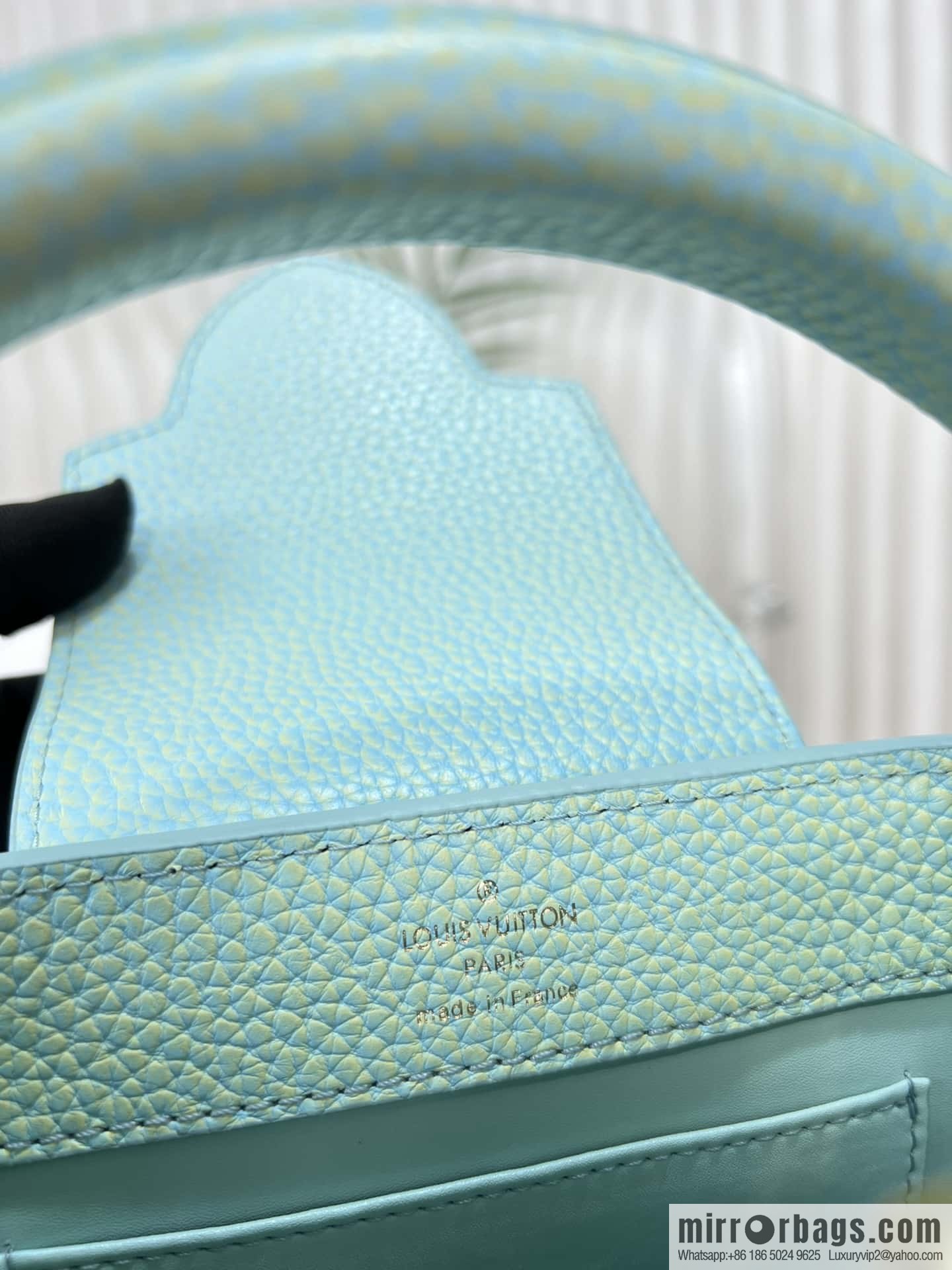 LV M59850 CAPUCINES MINI