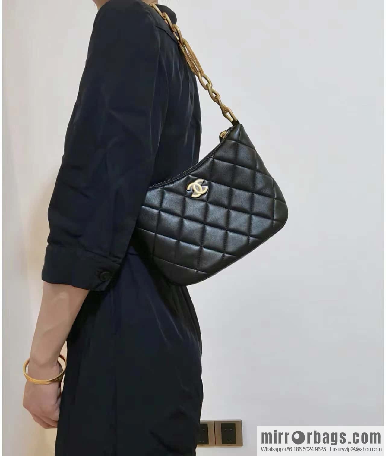 CHANEL 23A Premium Handicraft Workshop Series hobo armpit bag AS4220 black