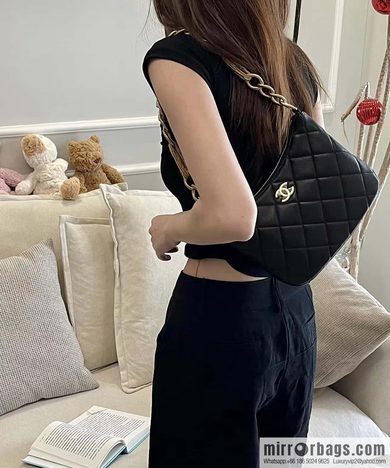 CHANEL 23A Premium Handicraft Workshop Series hobo armpit bag AS4220 black