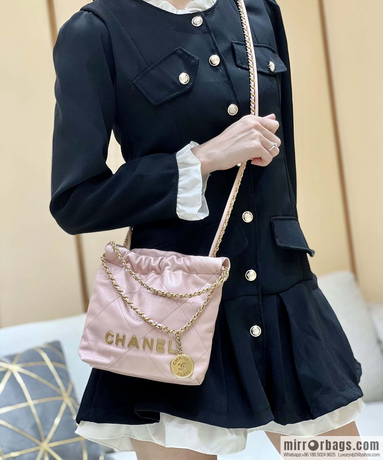 CHANEL 23S spring and summer series mini 22 bags AS3980 pink/gold buckle
