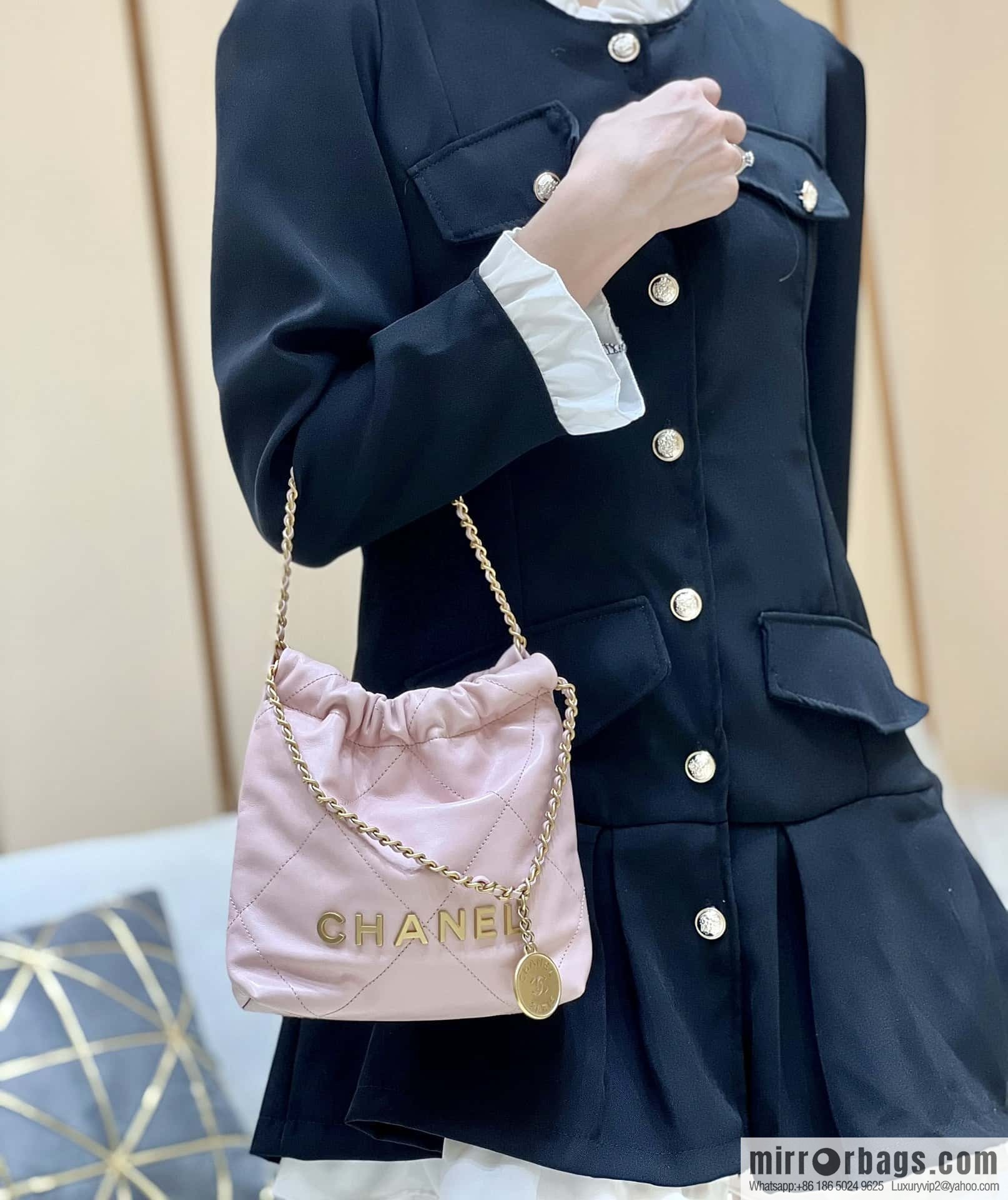 CHANEL 23S spring and summer series mini 22 bags AS3980 pink/gold buckle