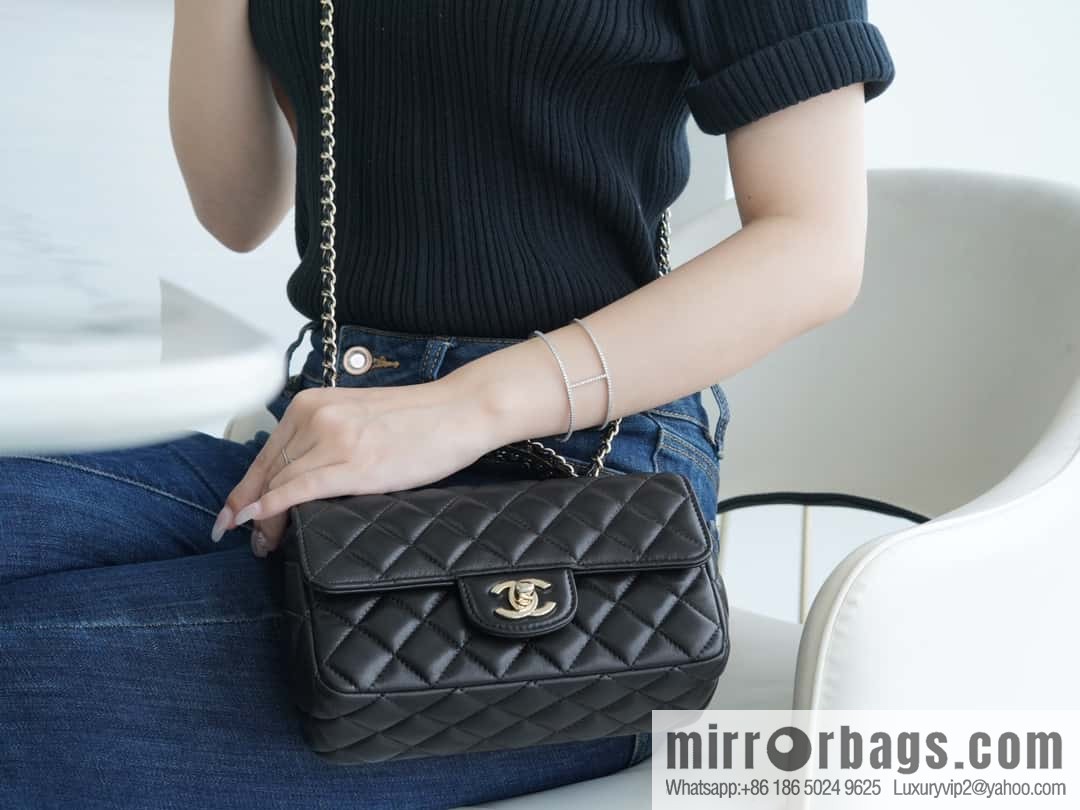 CHANEL 23A rhinestone handle cf medium black AS4141