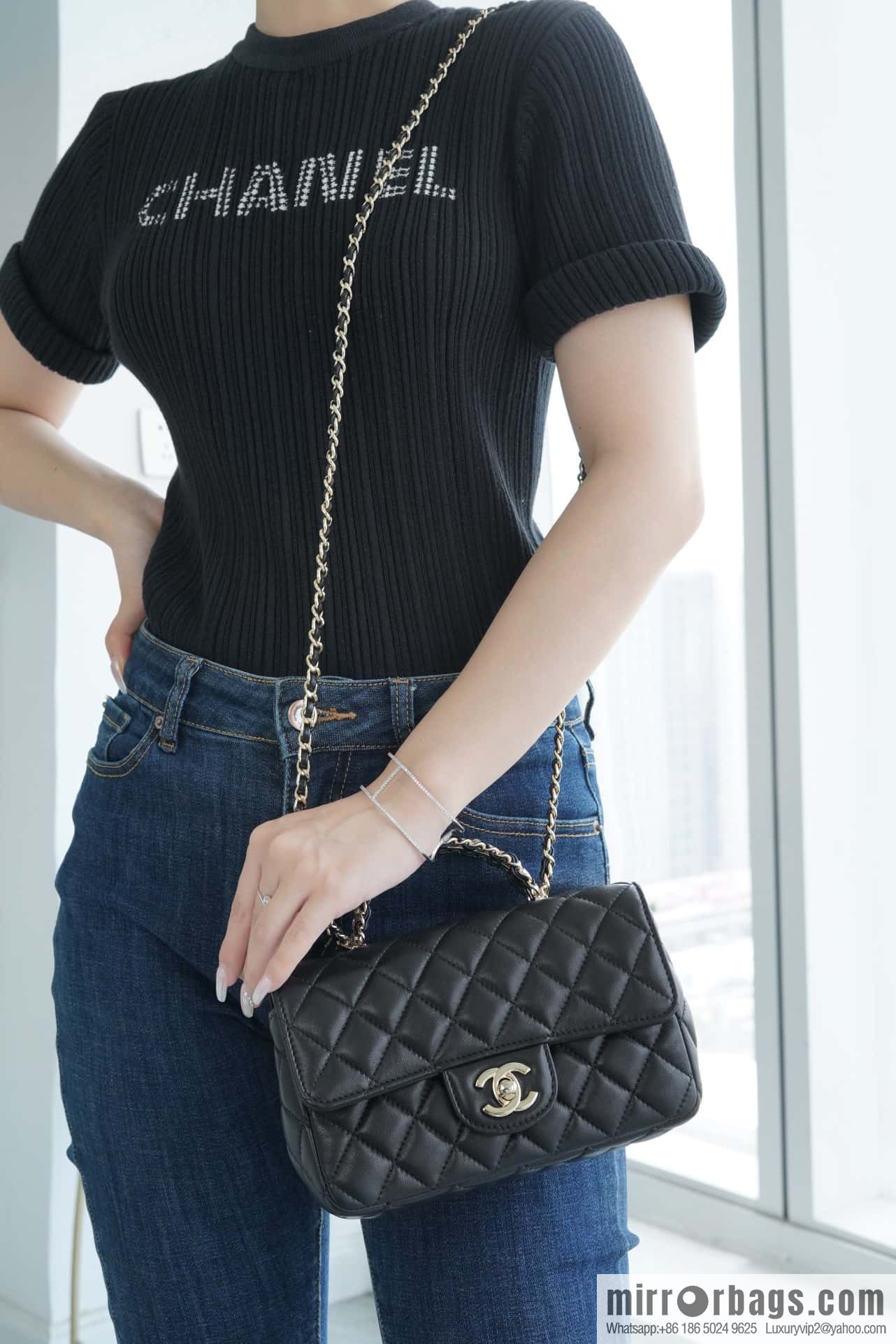 CHANEL 23A rhinestone handle cf medium black AS4141