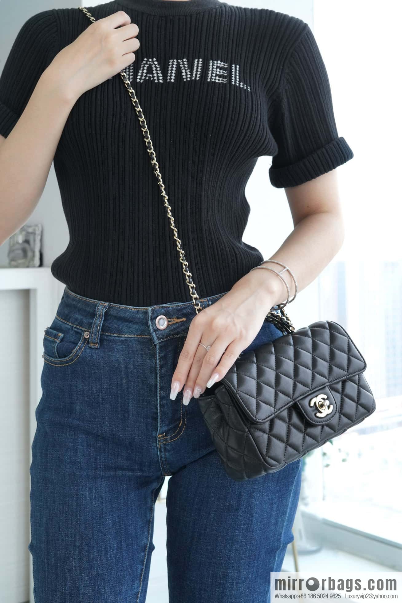 CHANEL 23A rhinestone handle cf medium black AS4141