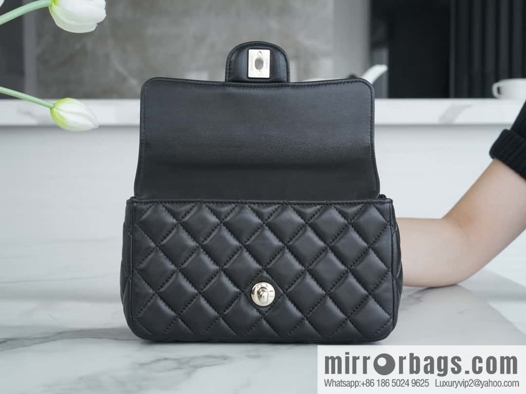 CHANEL 23A rhinestone handle cf medium black AS4141