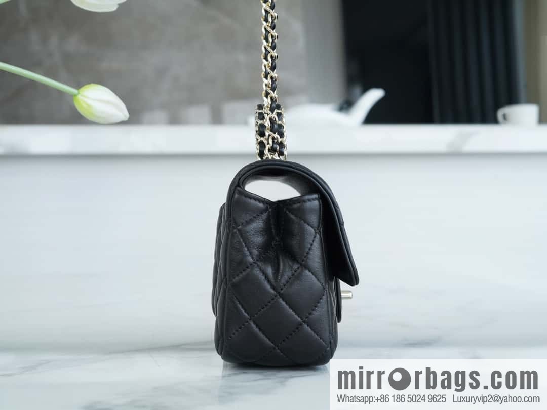 CHANEL 23A rhinestone handle cf medium black AS4141