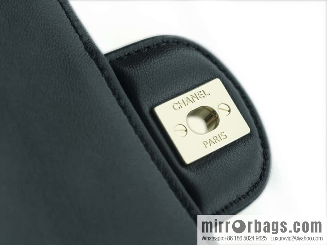 CHANEL 23A rhinestone handle cf medium black AS4141