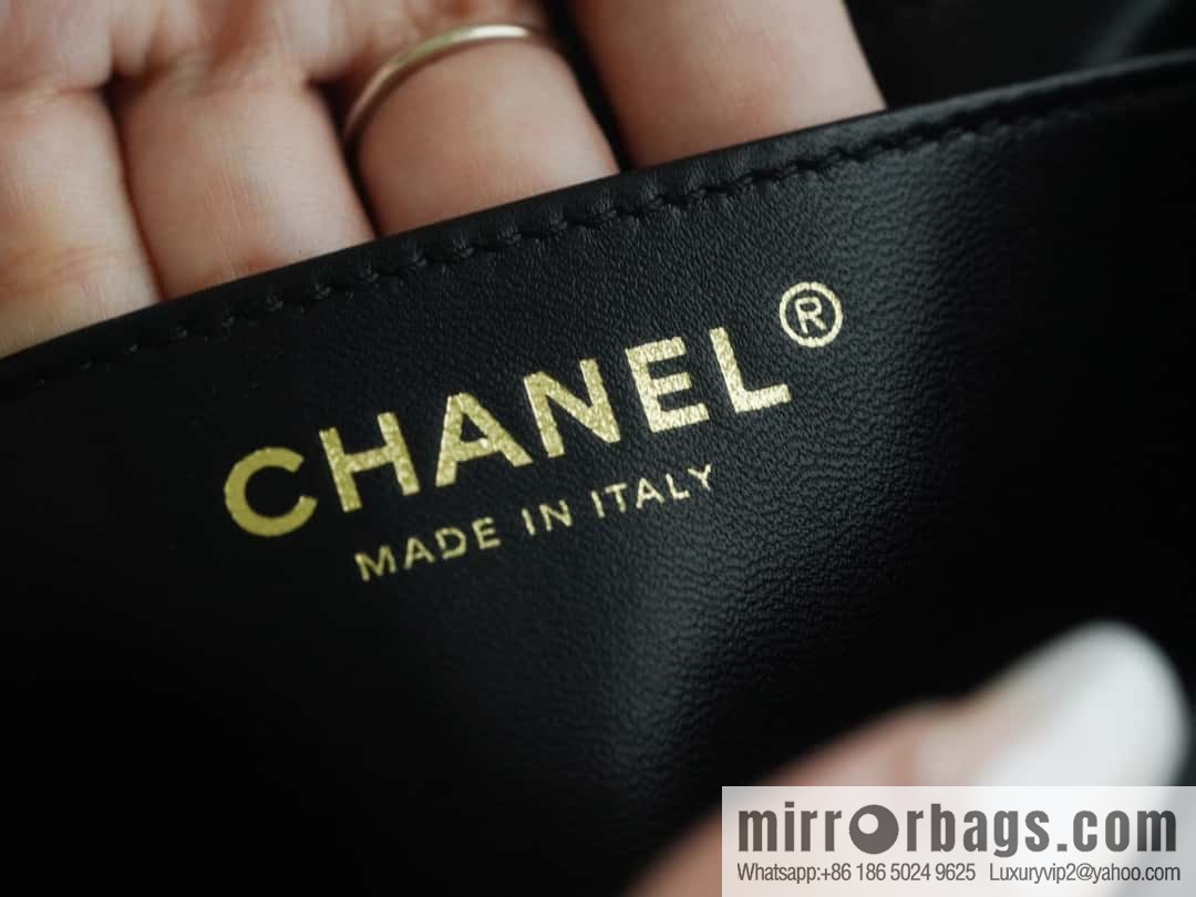 CHANEL 23A rhinestone handle cf medium black AS4141