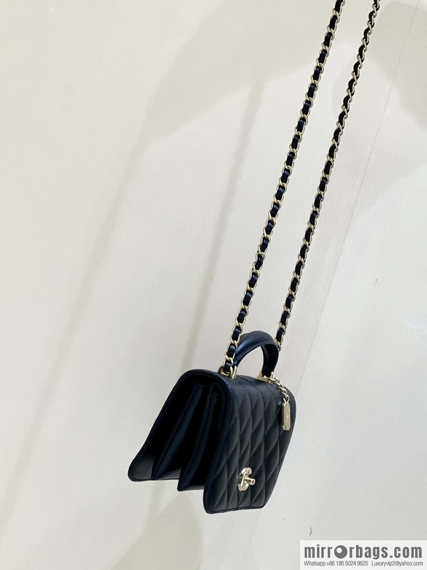 CHANEL 23B autumn and winter trailer series, hidden lychee leather organ bag AS4284