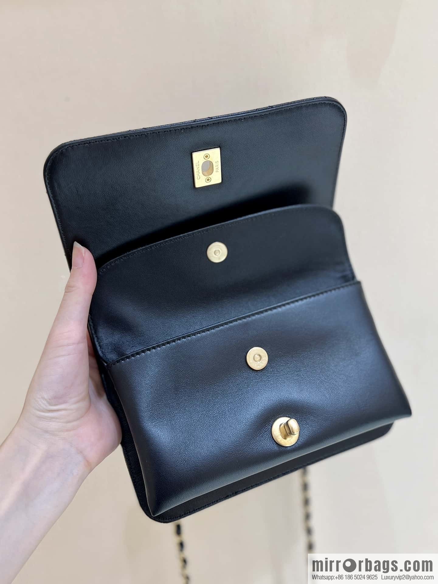 CHANEL 23B autumn and winter trailer series, hidden lychee leather organ bag AS4284