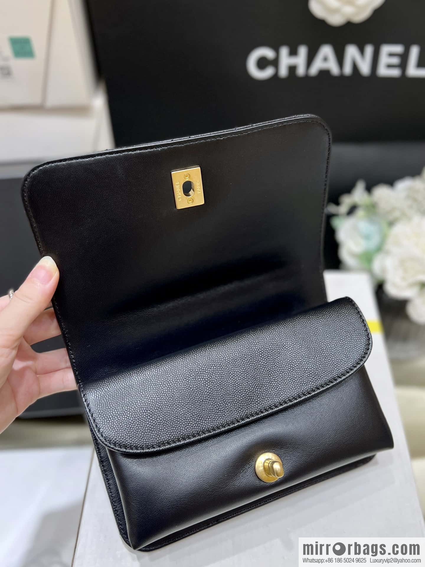 CHANEL 23B autumn and winter trailer series, hidden lychee leather organ bag AS4284