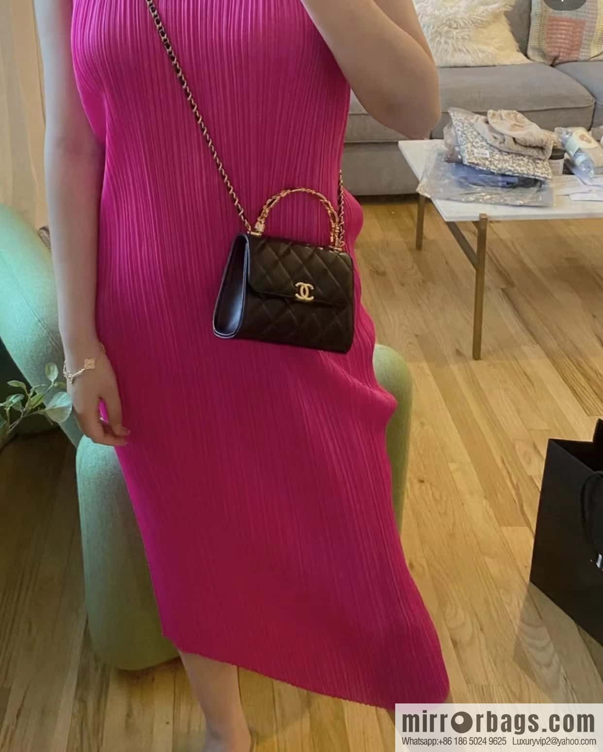 CHANEL 22b autumn and winter new trailer series Kelly enamel handle bag AP2945