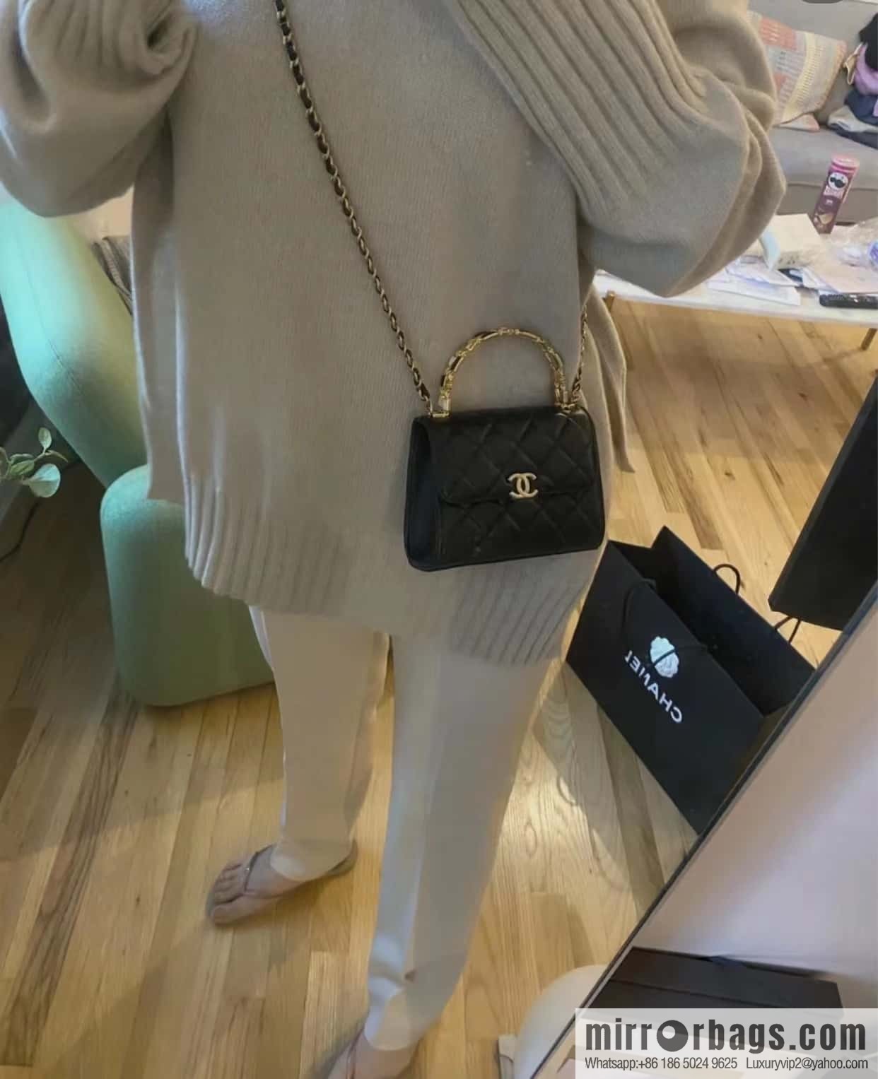 CHANEL 22b autumn and winter new trailer series Kelly enamel handle bag AP2945