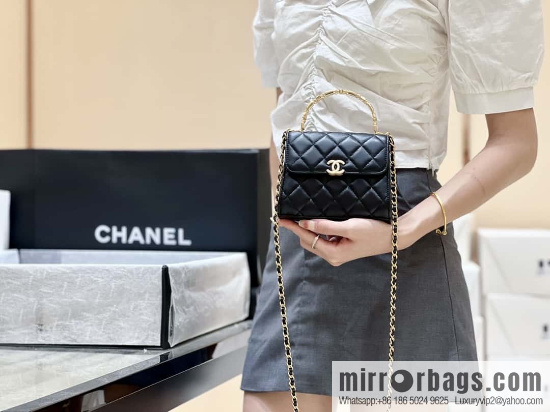 CHANEL 22b autumn and winter new trailer series Kelly enamel handle bag AP2945