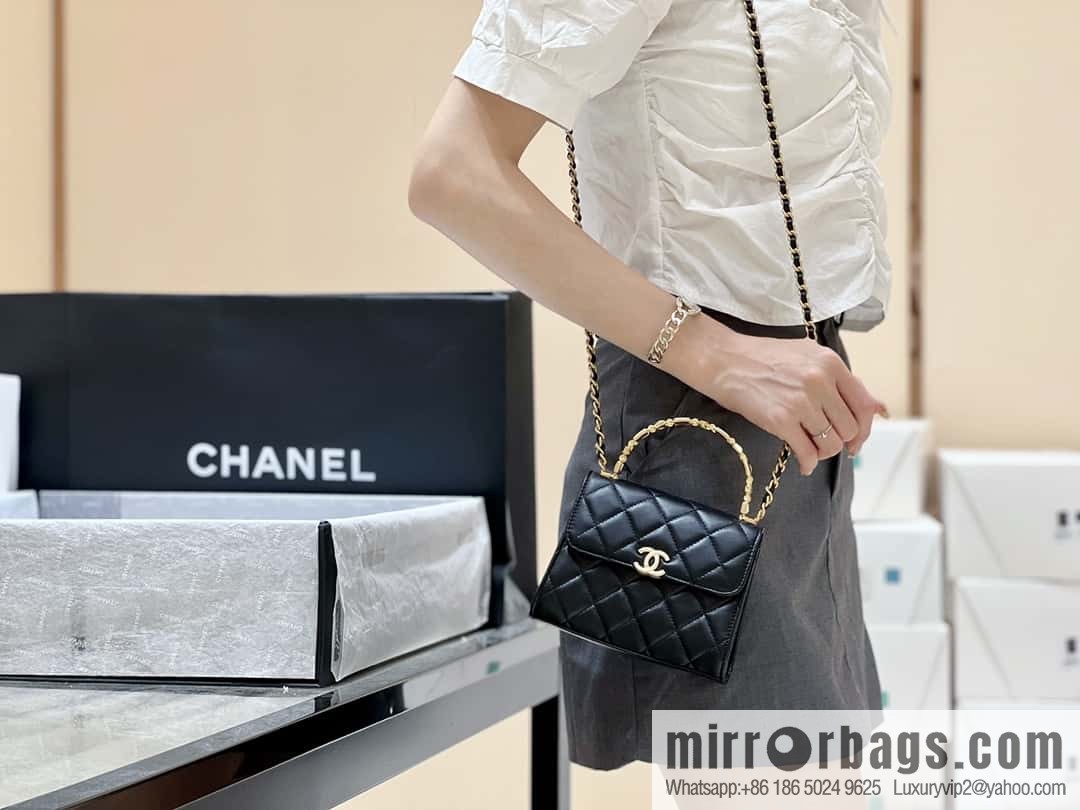 CHANEL 22b autumn and winter new trailer series Kelly enamel handle bag AP2945