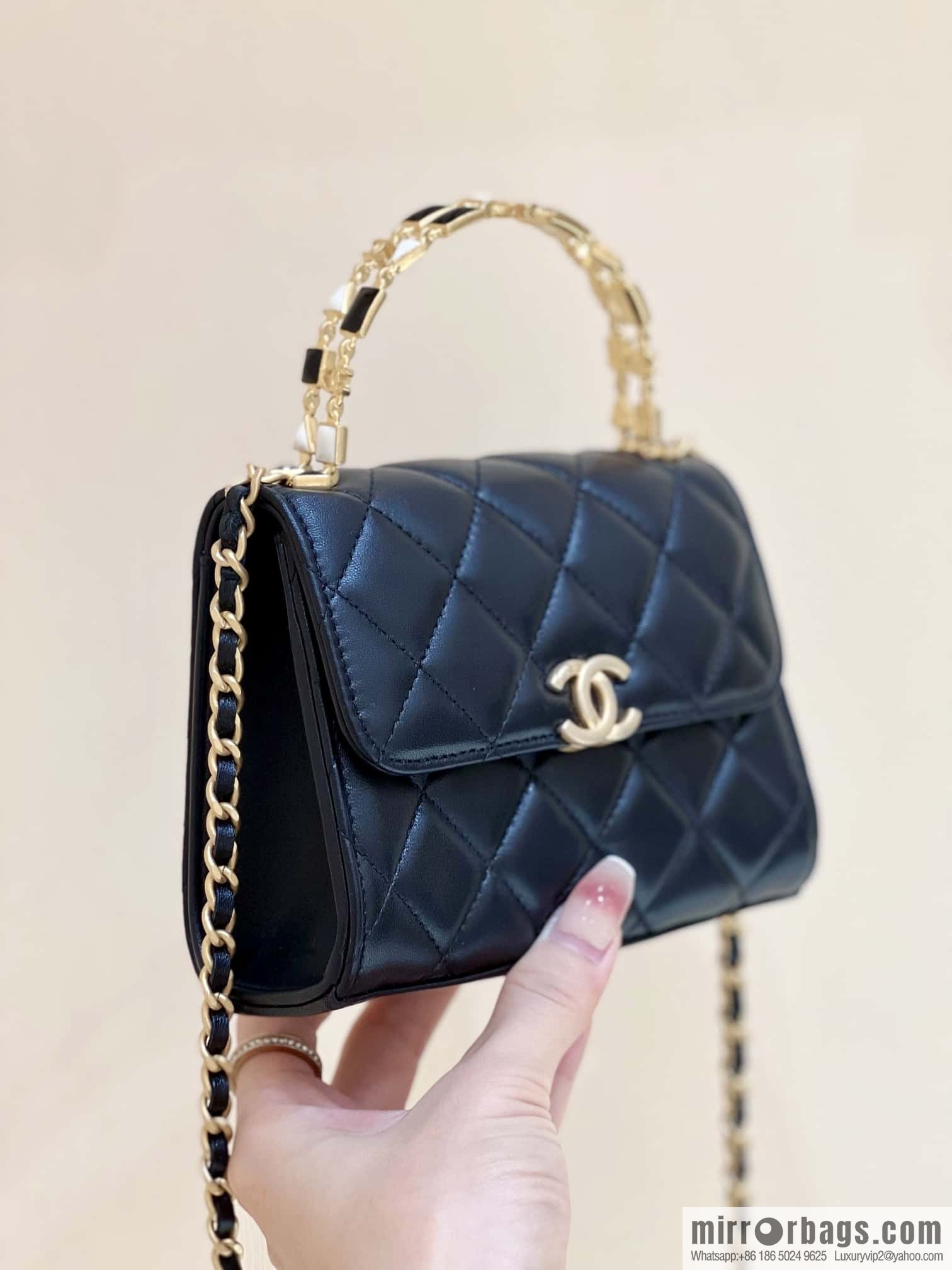 CHANEL 22b autumn and winter new trailer series Kelly enamel handle bag AP2945