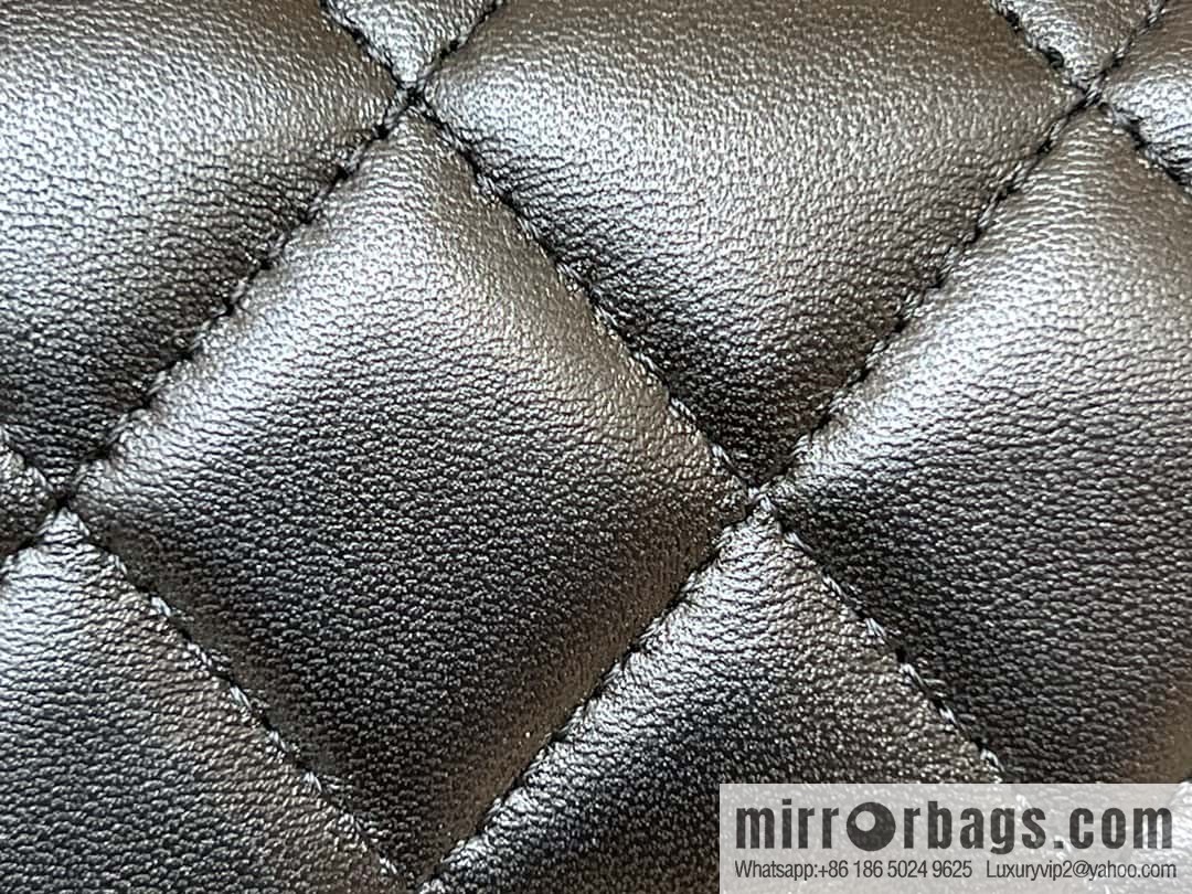 CHANEL 22b autumn and winter new trailer series Kelly enamel handle bag AP2945