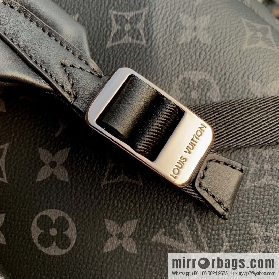 LV M22558 DISCOVERY S backpack