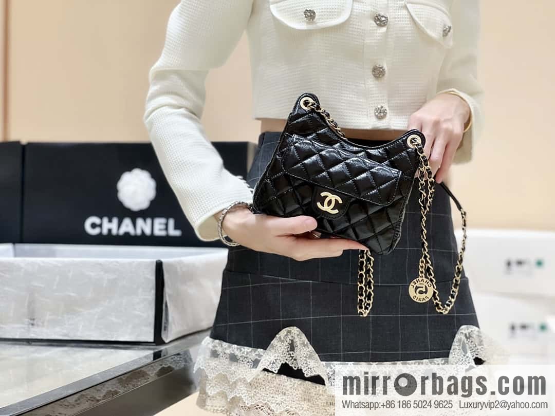 CHANEL 23C early spring vacation new No. 5 gold coin tag hobo hippie bag AS3710