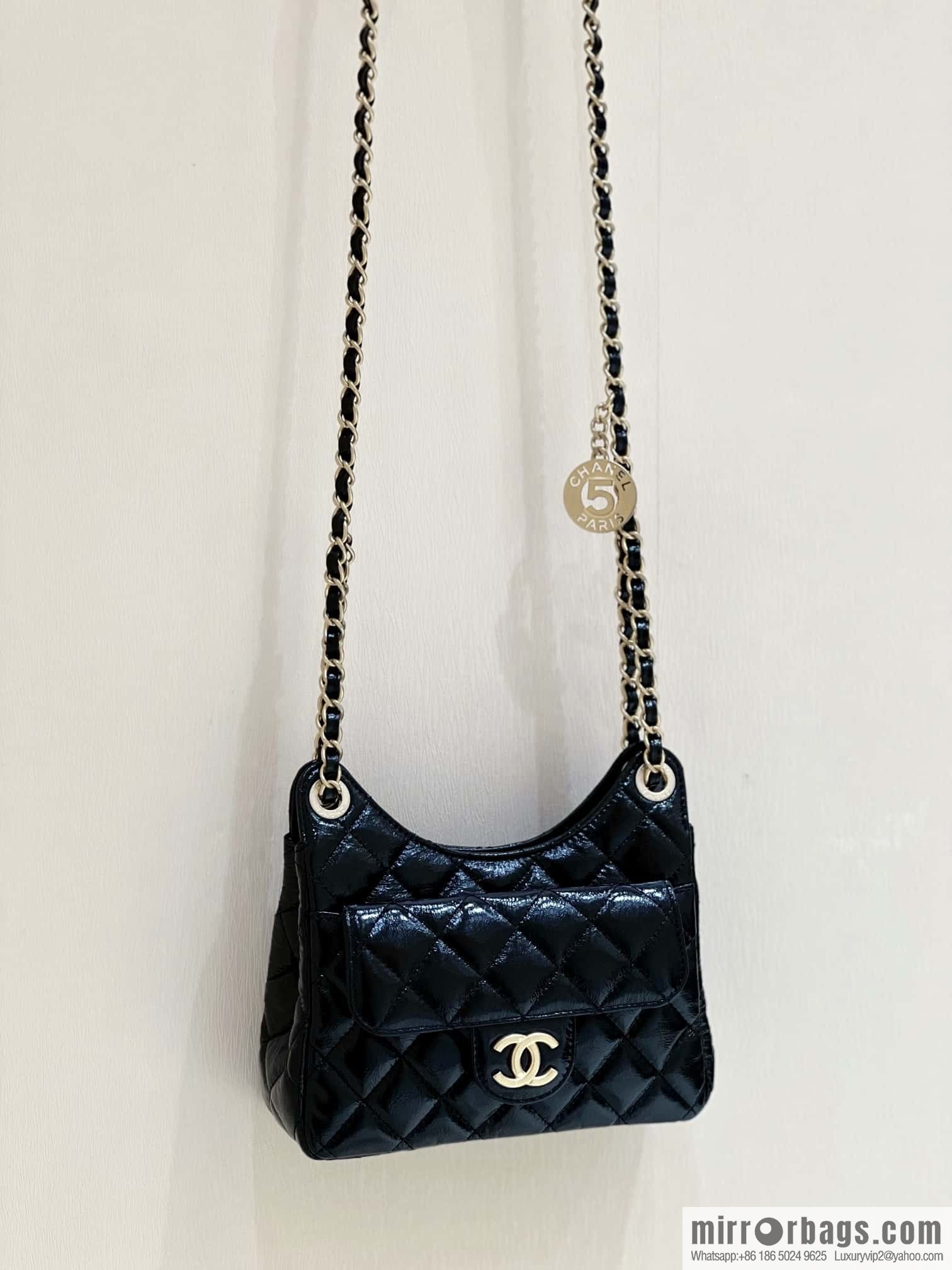 CHANEL 23C early spring vacation new No. 5 gold coin tag hobo hippie bag AS3710
