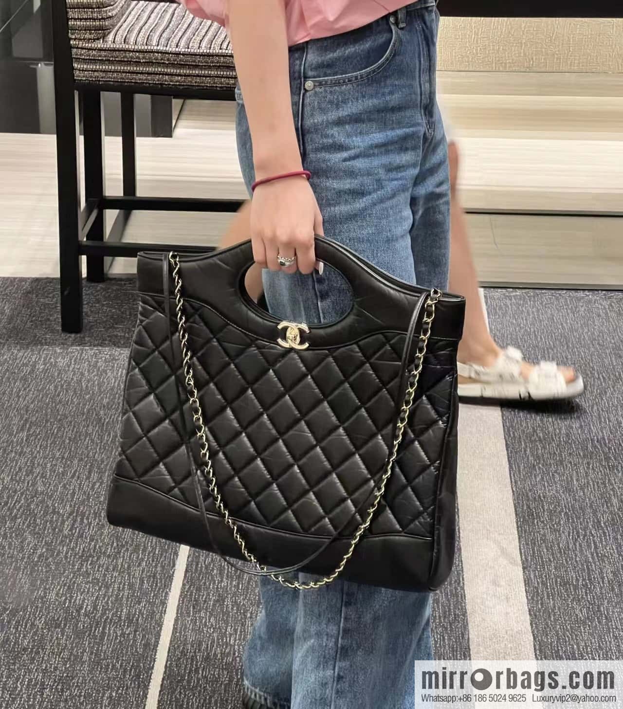 CHANEL 23A Superior Handicraft Series 31bag Large AS1010 black