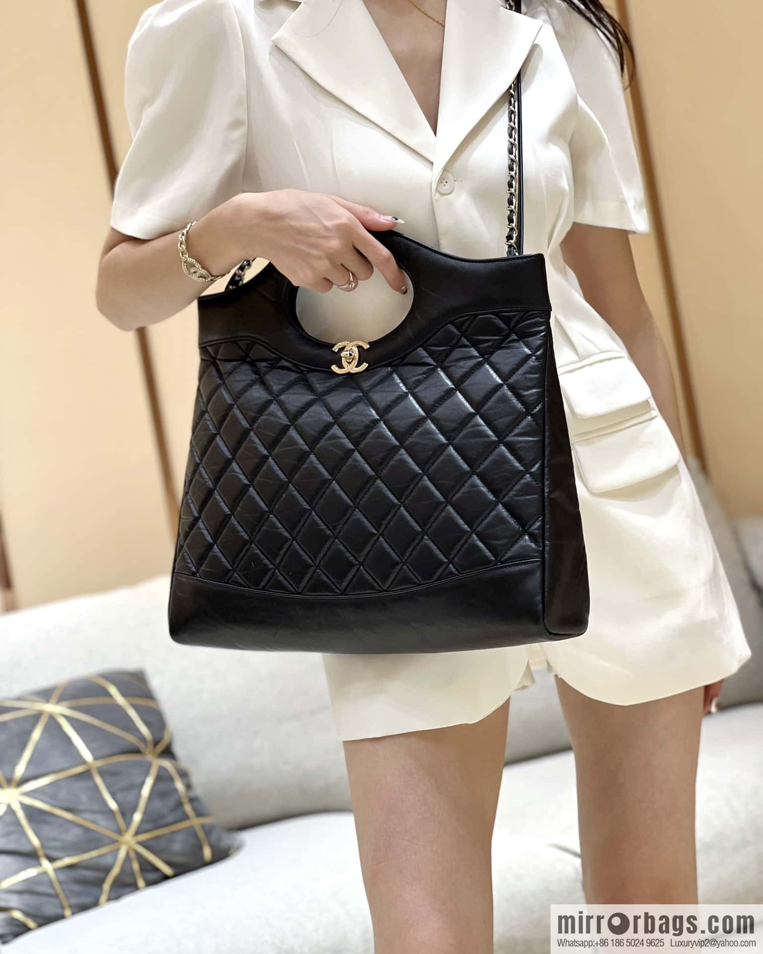 CHANEL 23A Superior Handicraft Series 31bag Large AS1010 black