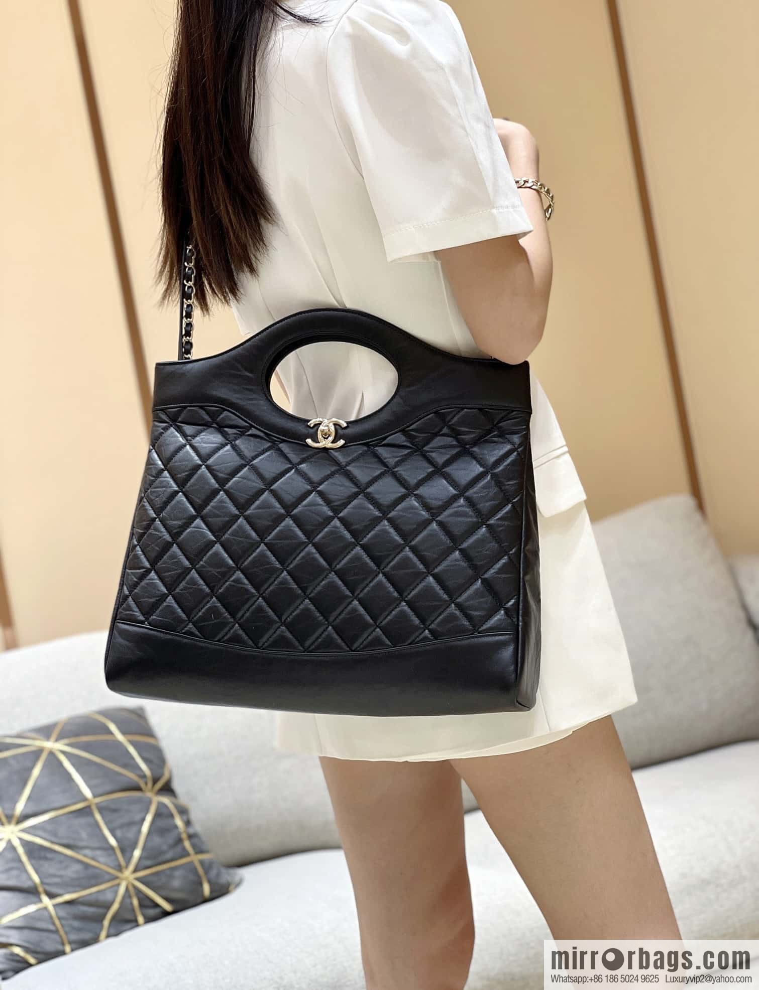 CHANEL 23A Superior Handicraft Series 31bag Large AS1010 black