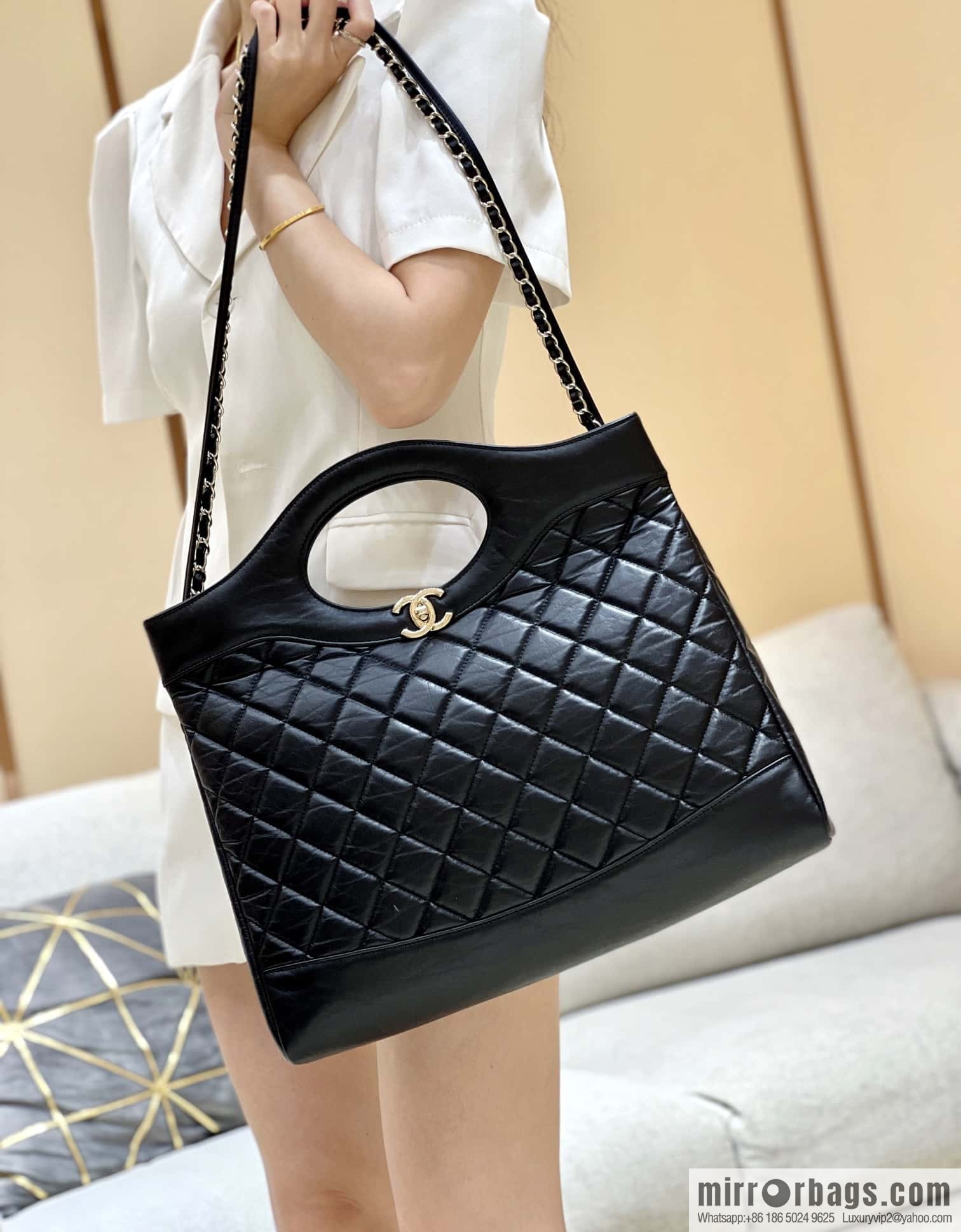 CHANEL 23A Superior Handicraft Series 31bag Large AS1010 black