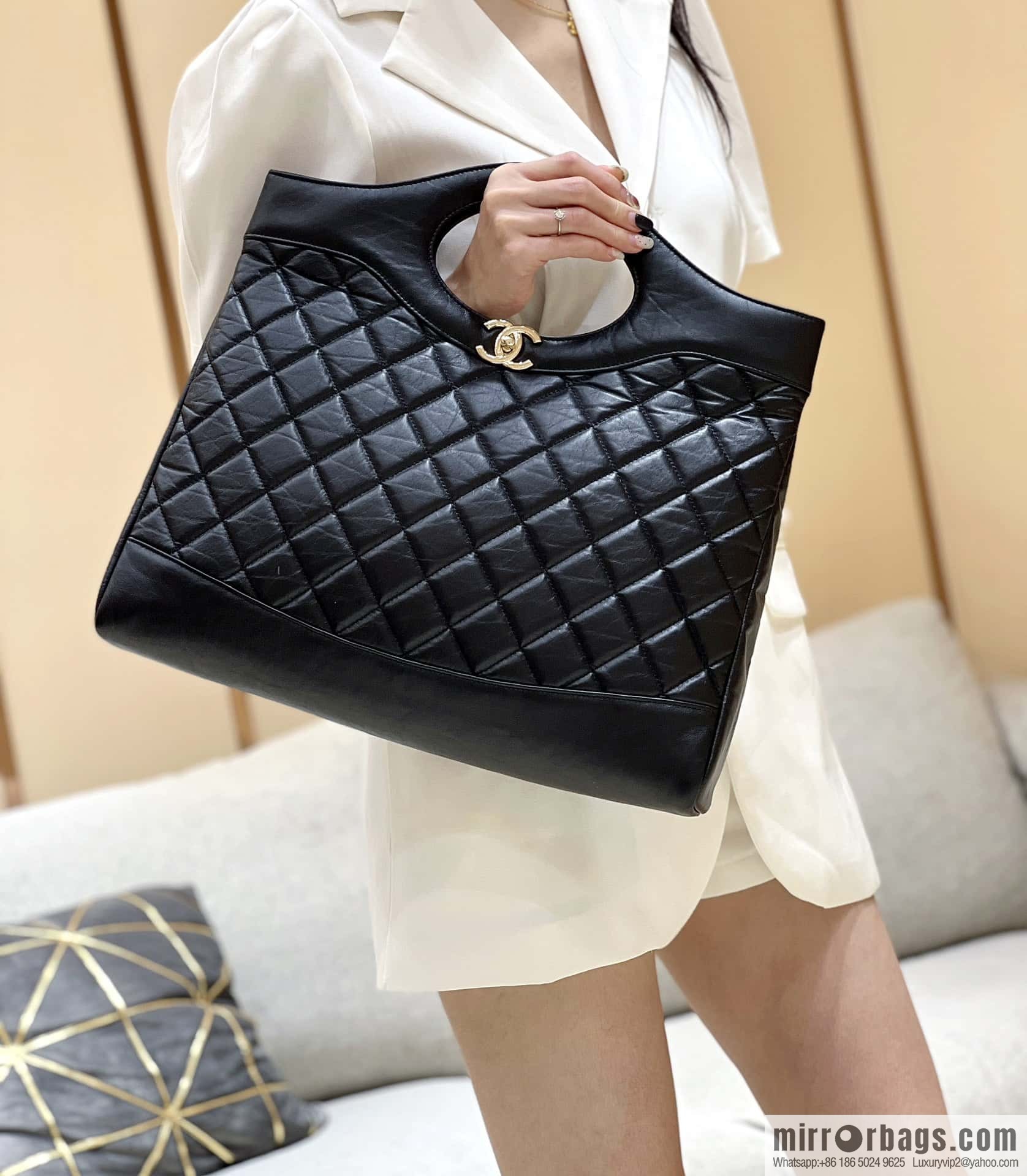 CHANEL 23A Superior Handicraft Series 31bag Large AS1010 black