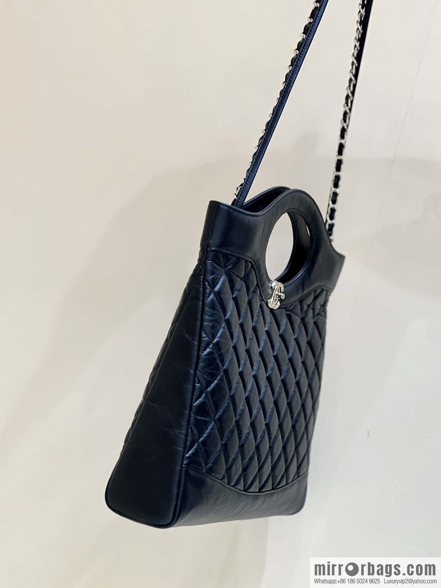 CHANEL 23A Superior Handicraft Series 31bag Large AS1010 black