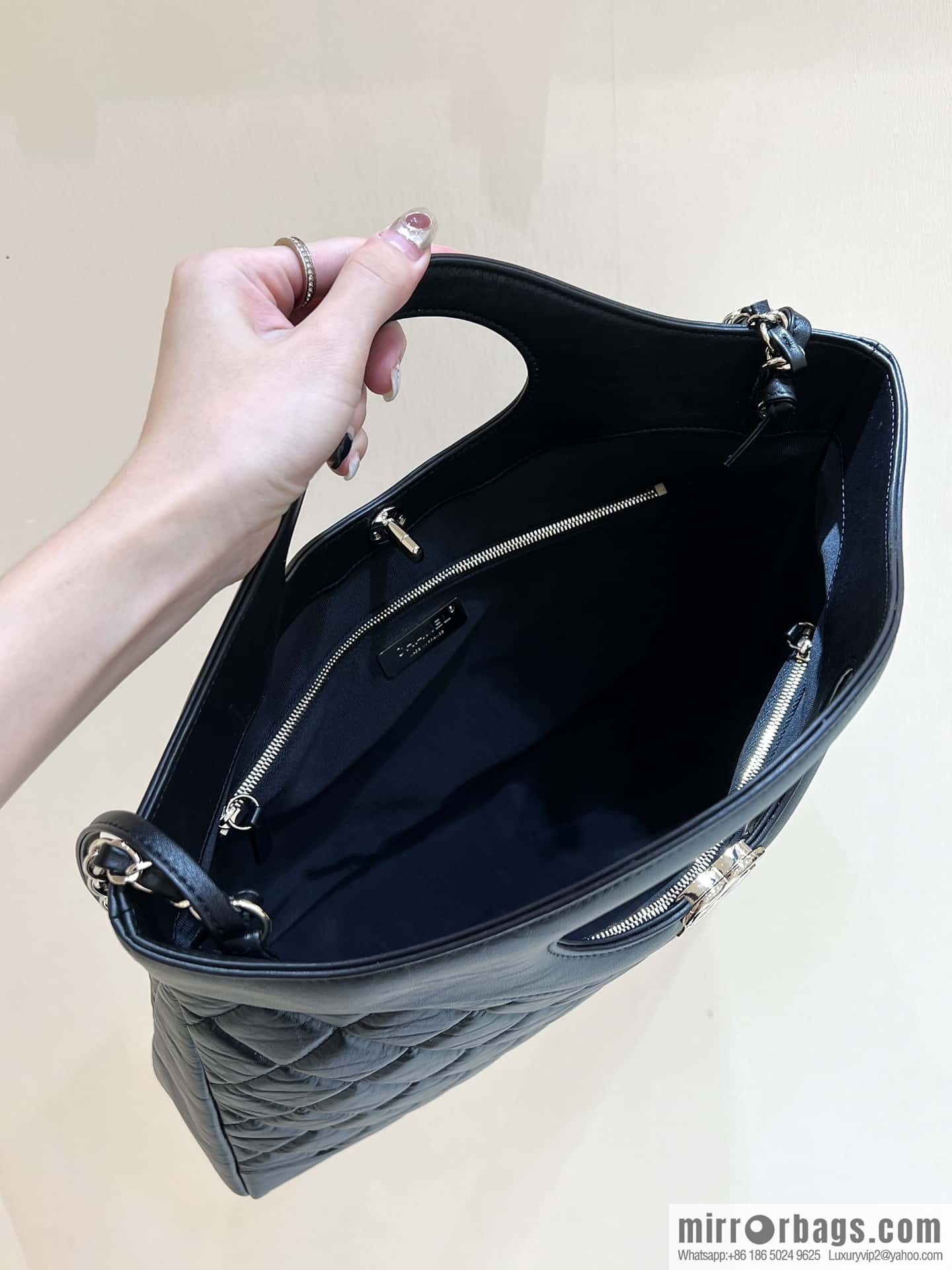 CHANEL 23A Superior Handicraft Series 31bag Large AS1010 black